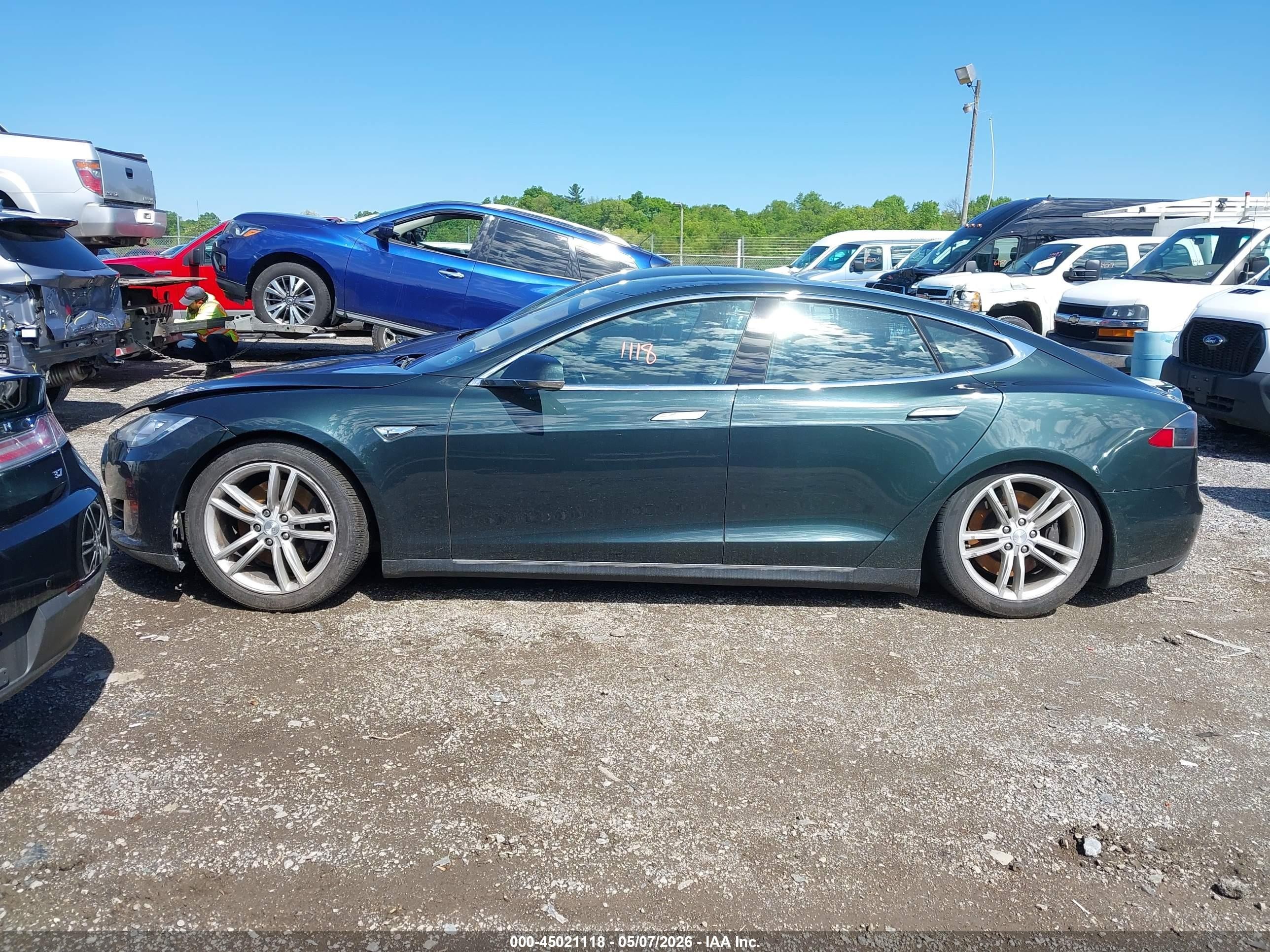 2013 Tesla Model S   Green vin: 5YJSA1CN5DFP03457