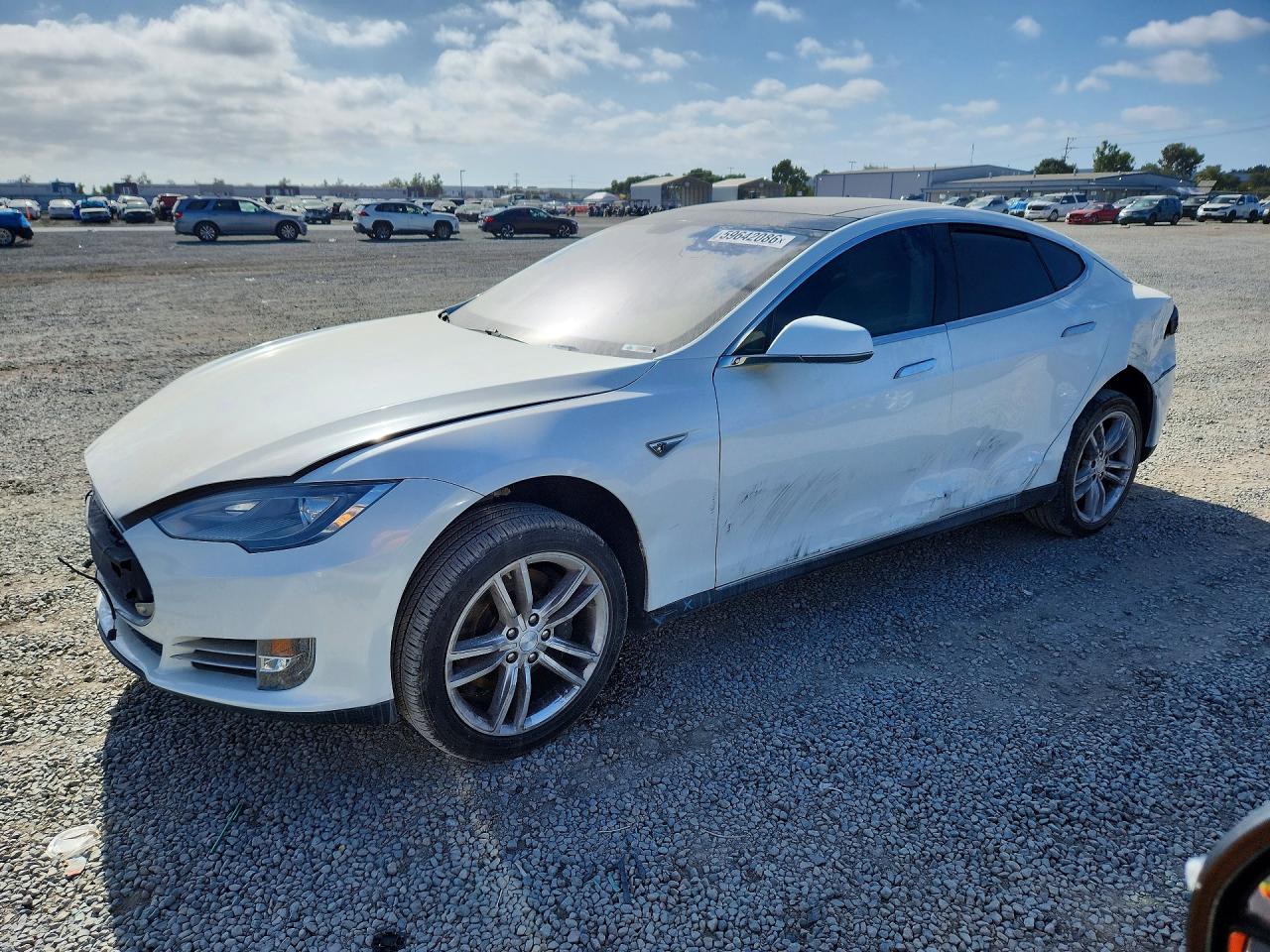 2013 Tesla Model S White vin: 5YJSA1CN6DFP28030