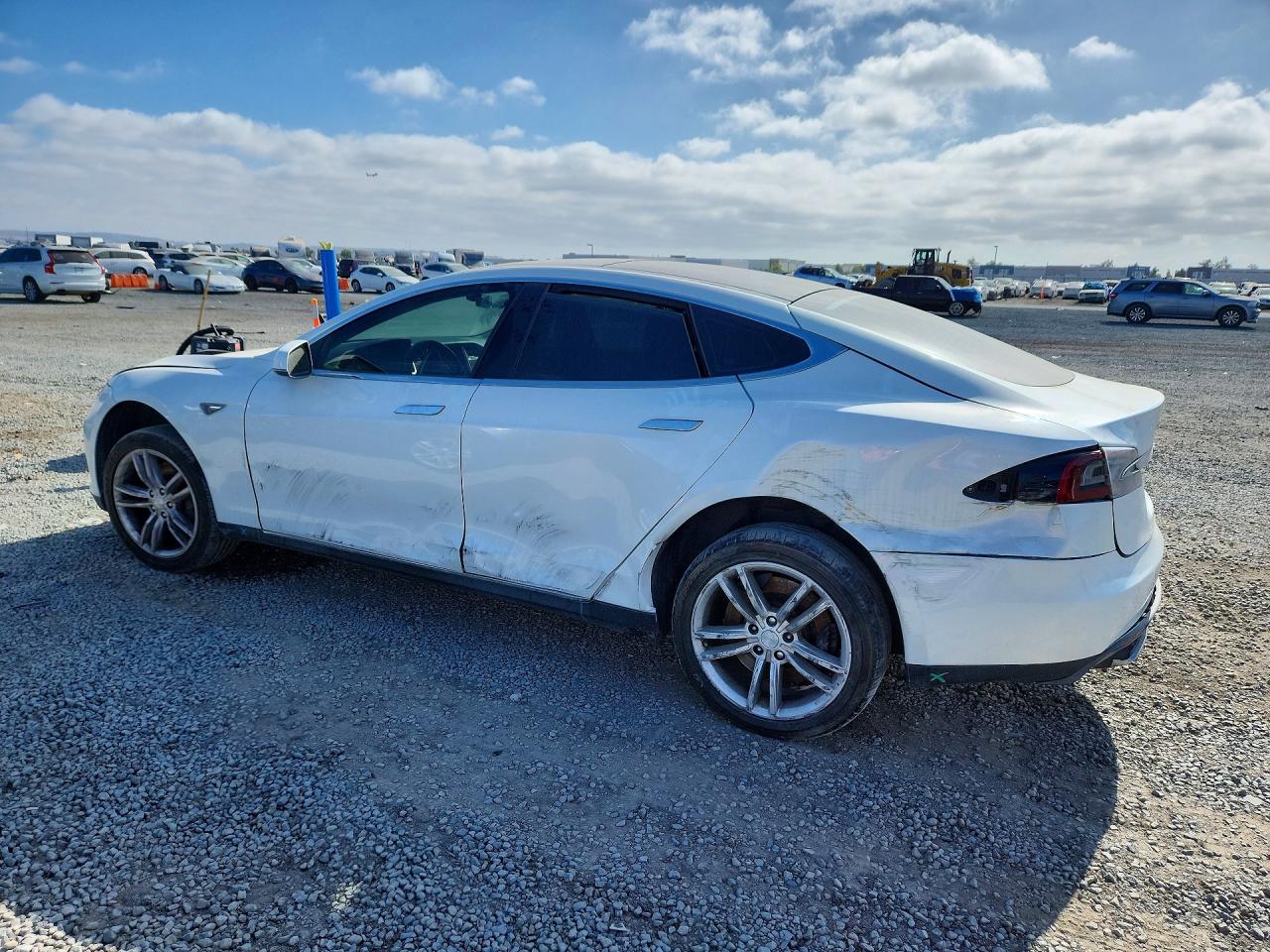 2013 Tesla Model S White vin: 5YJSA1CN6DFP28030