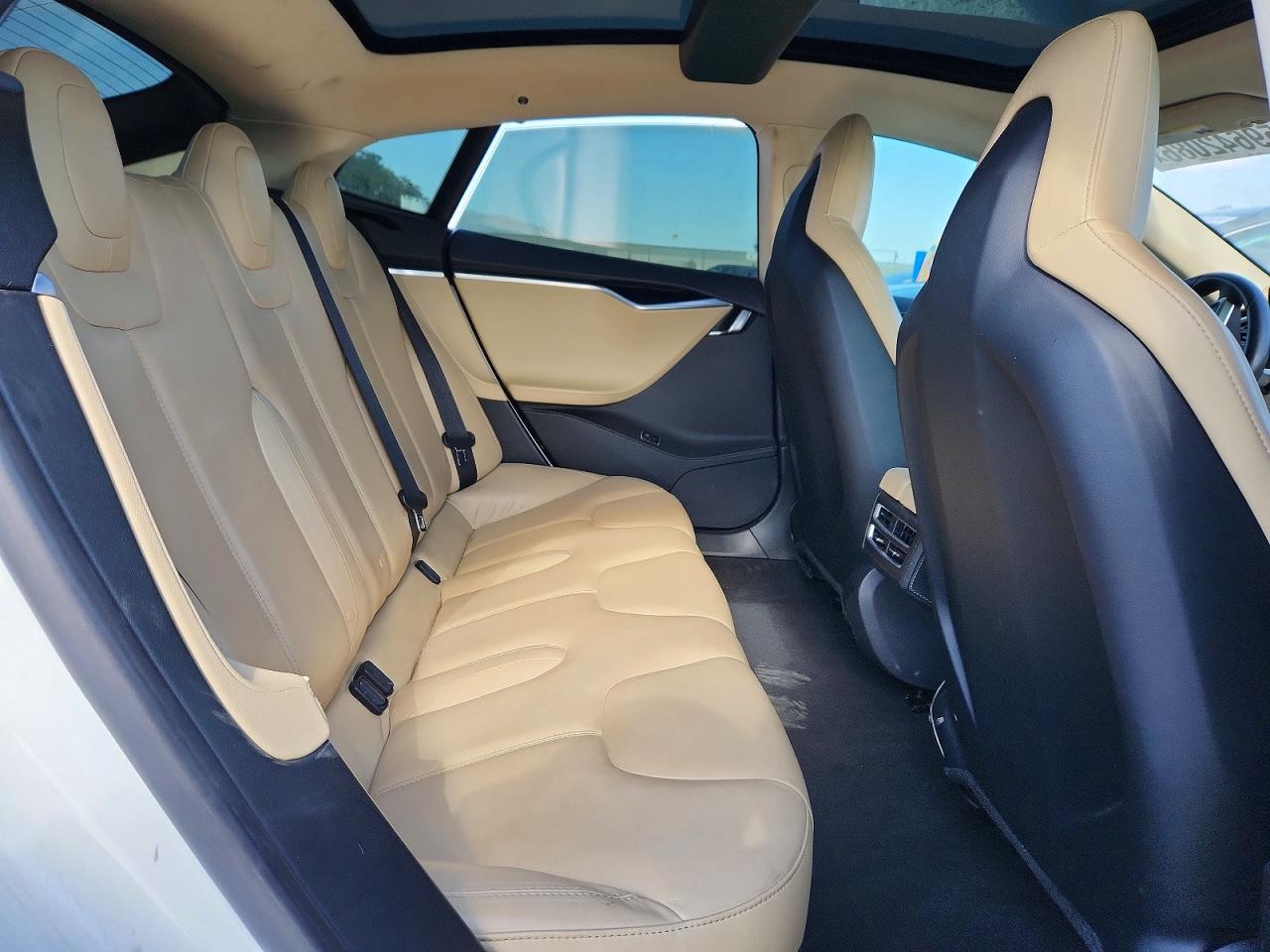 2013 Tesla Model S White vin: 5YJSA1CN6DFP28030