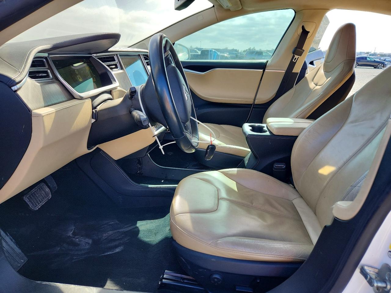 2013 Tesla Model S White vin: 5YJSA1CN6DFP28030