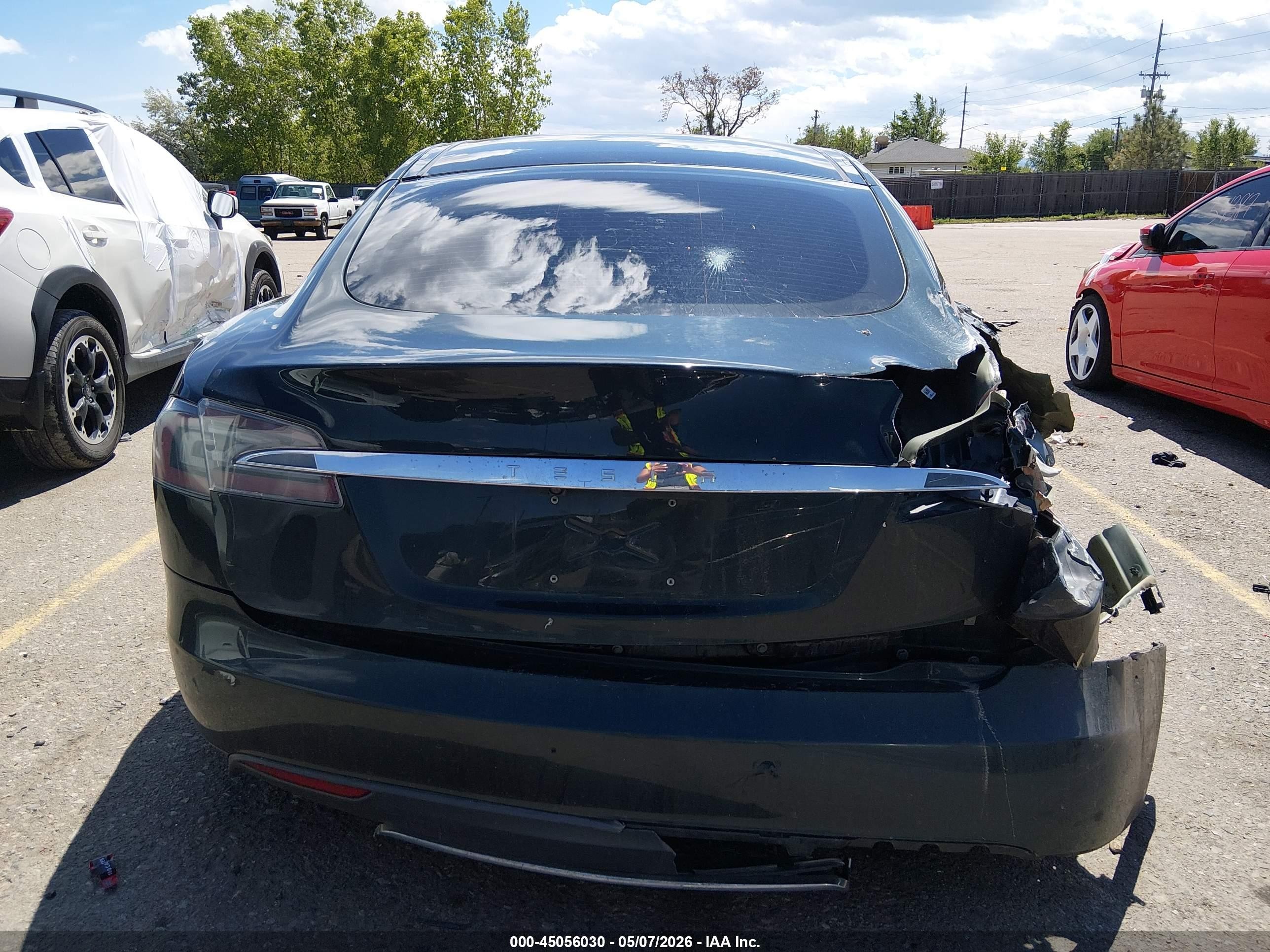 2013 Tesla Model S   Green vin: 5YJSA1CN7DFP06019