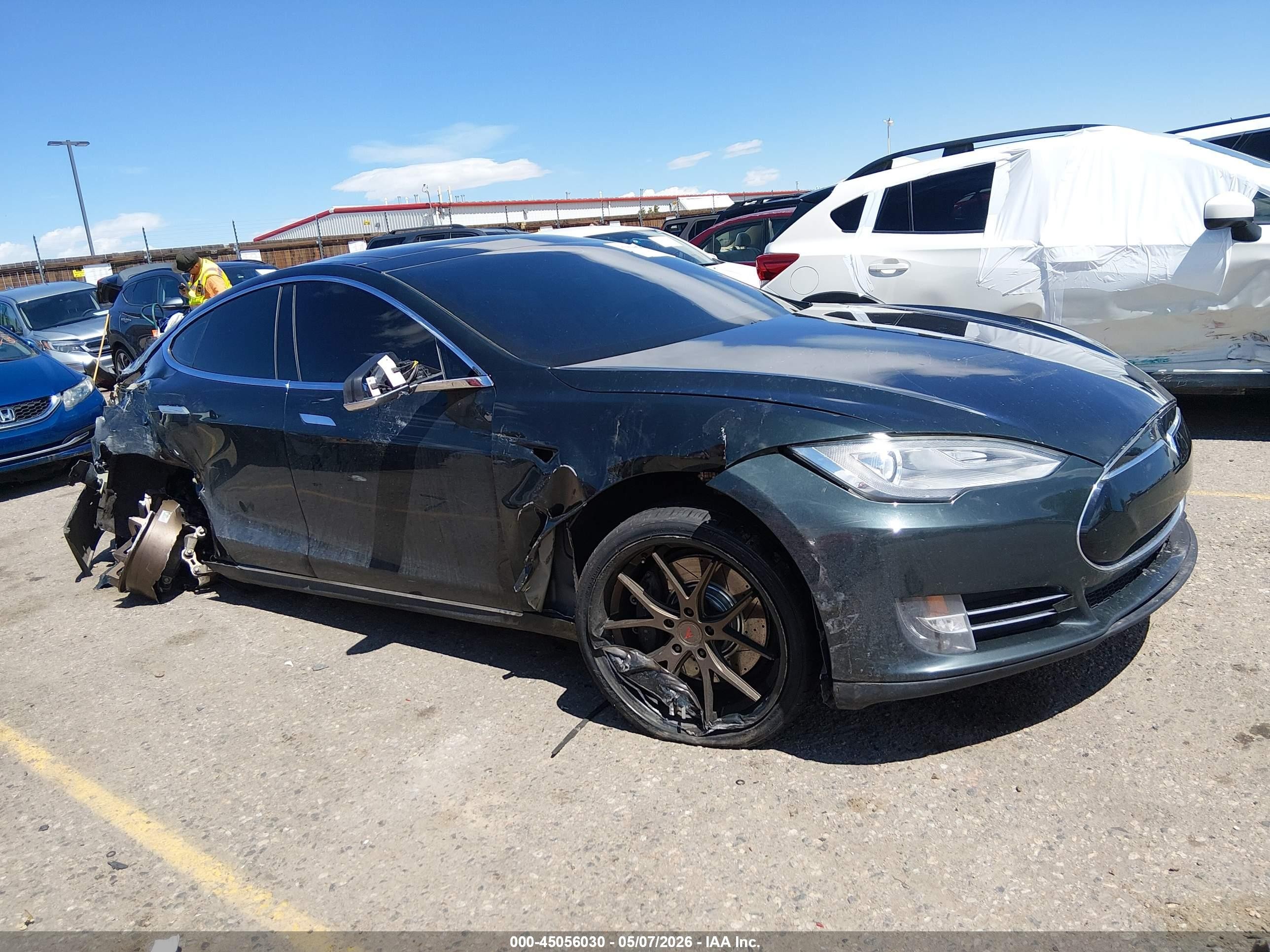 2013 Tesla Model S   Green vin: 5YJSA1CN7DFP06019