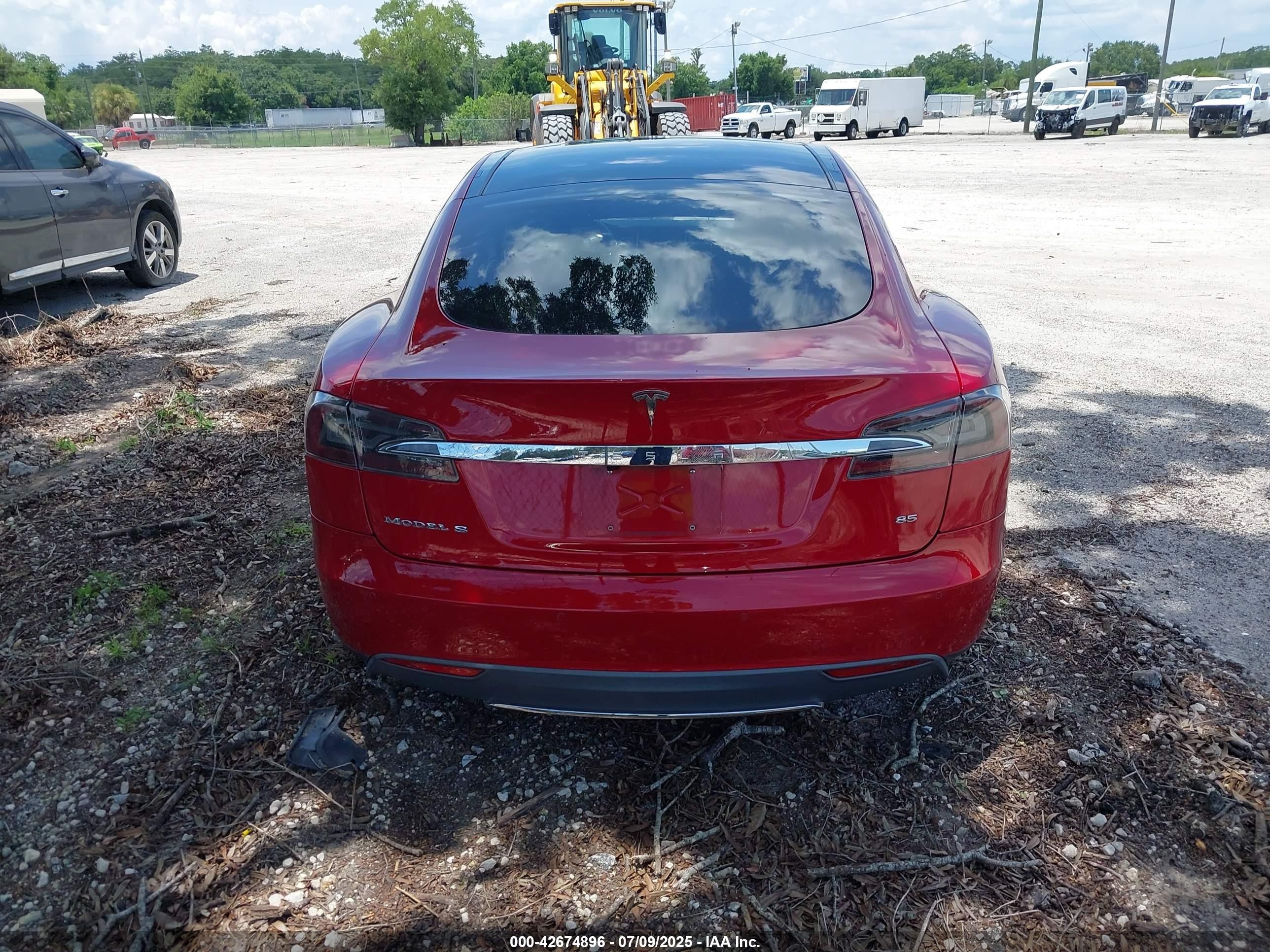 2013 Tesla Model S   Красный vin: 5YJSA1CN7DFP26562