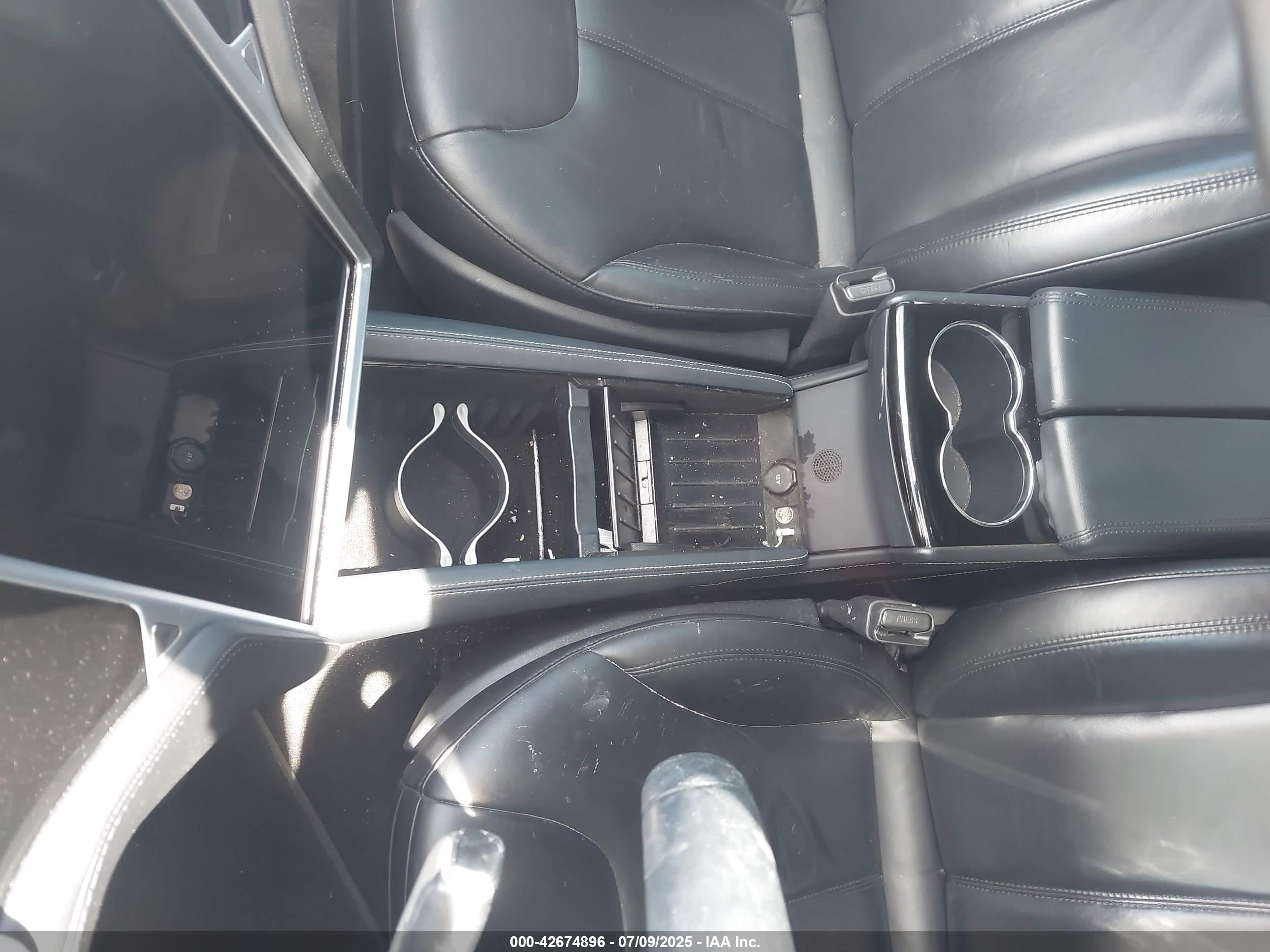 2013 Tesla Model S   Красный vin: 5YJSA1CN7DFP26562