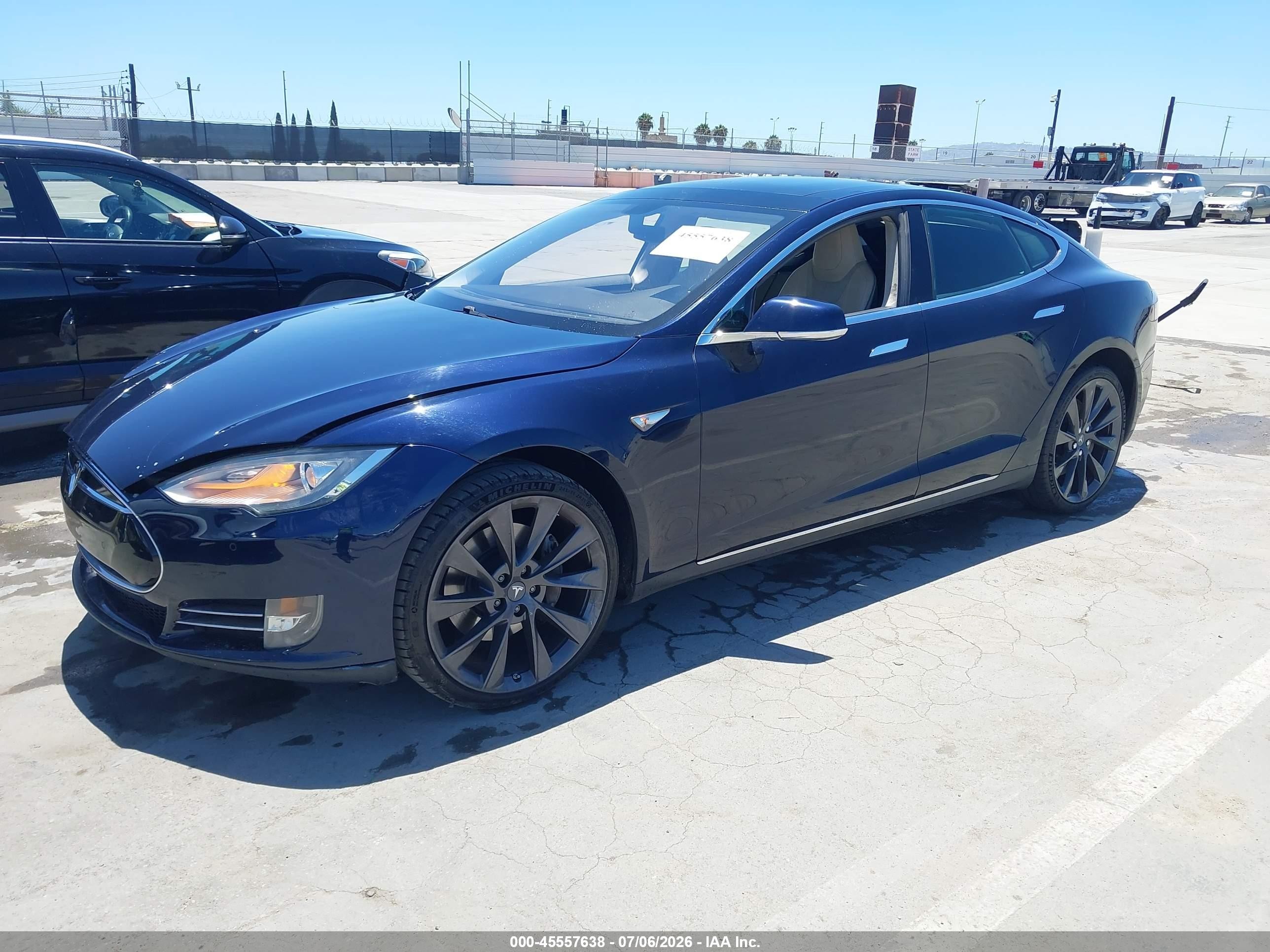 2013 Tesla Model S   Blue vin: 5YJSA1CN8DFP28983
