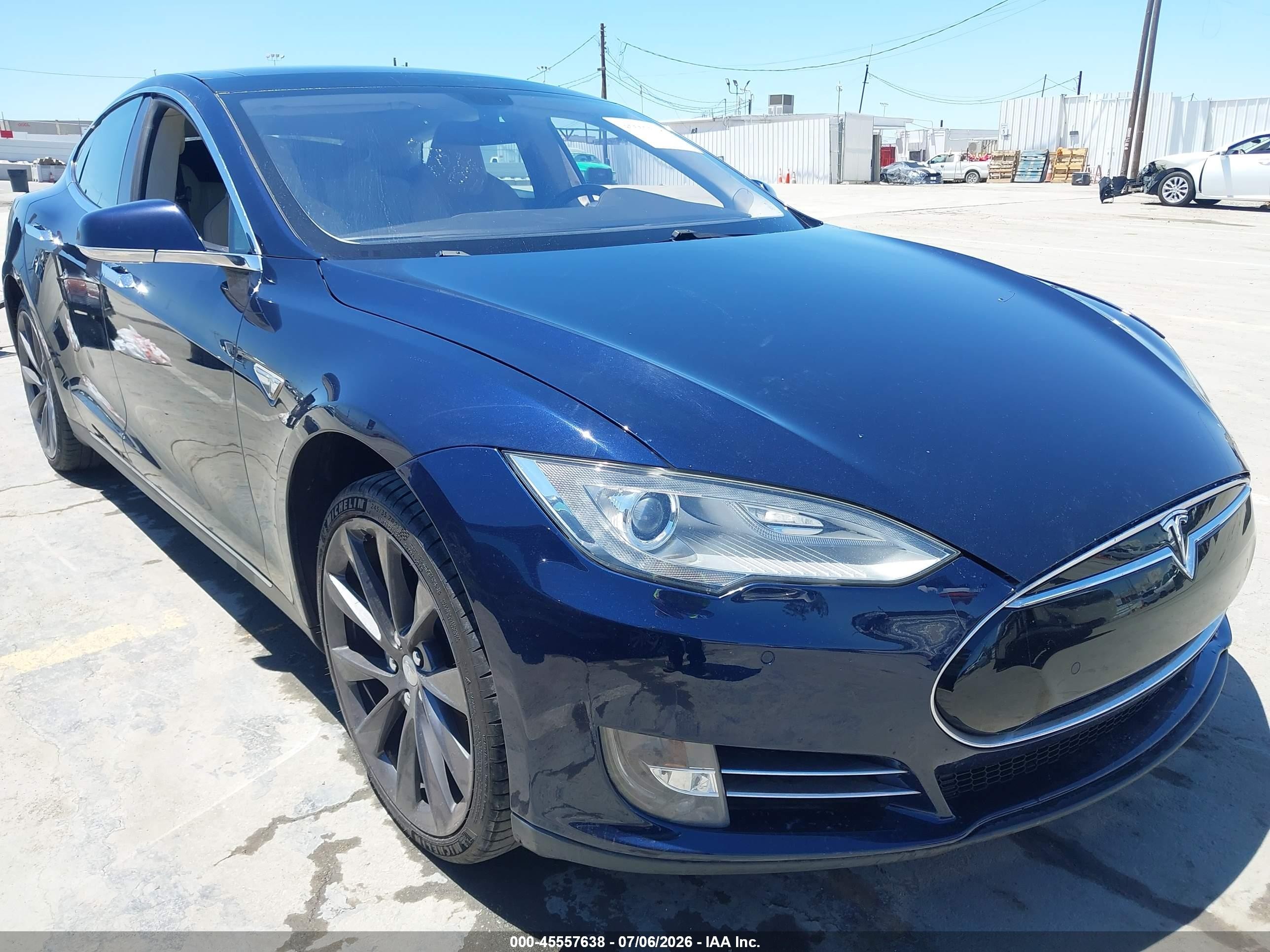 2013 Tesla Model S   Blue vin: 5YJSA1CN8DFP28983