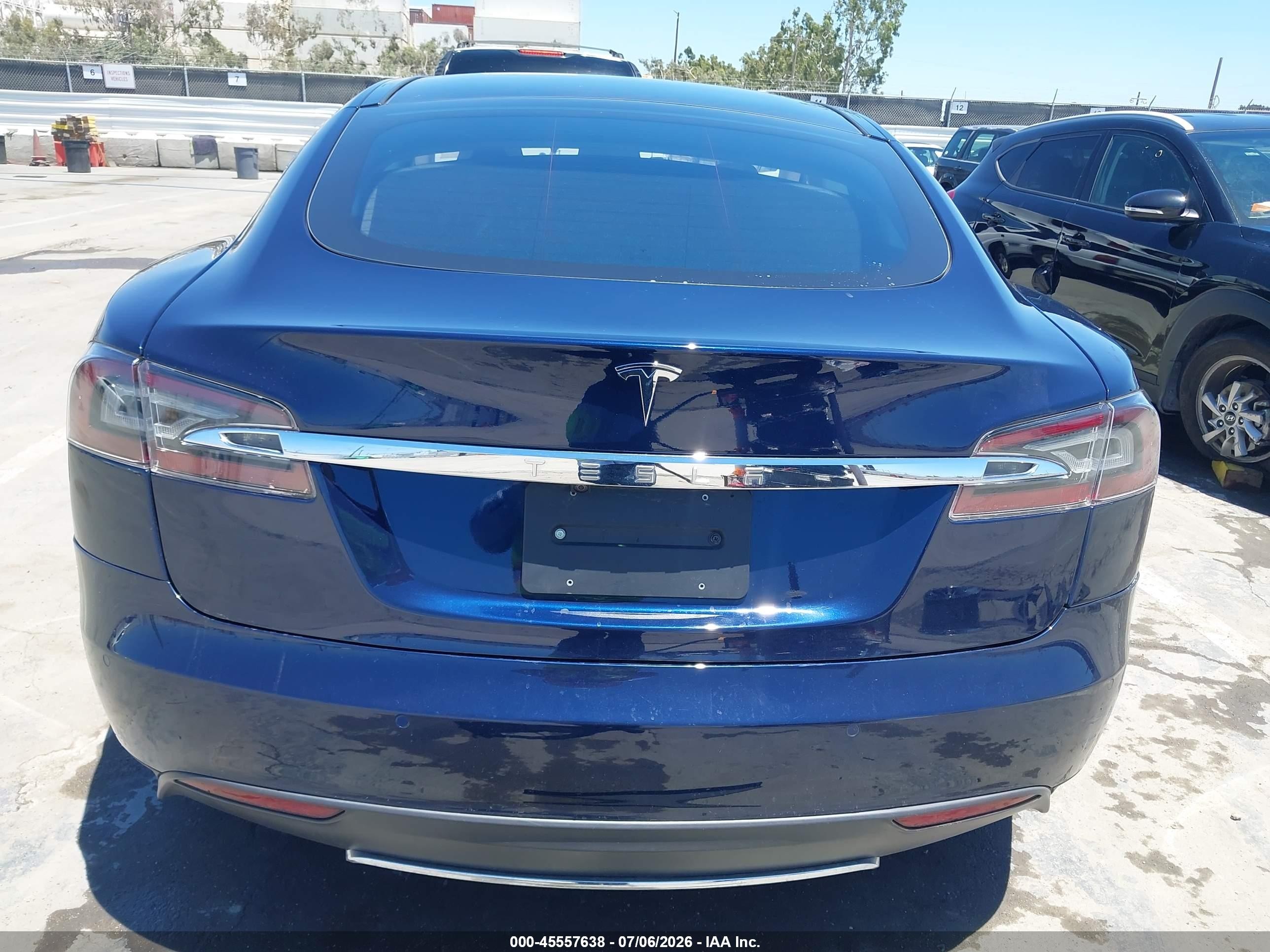 2013 Tesla Model S   Blue vin: 5YJSA1CN8DFP28983