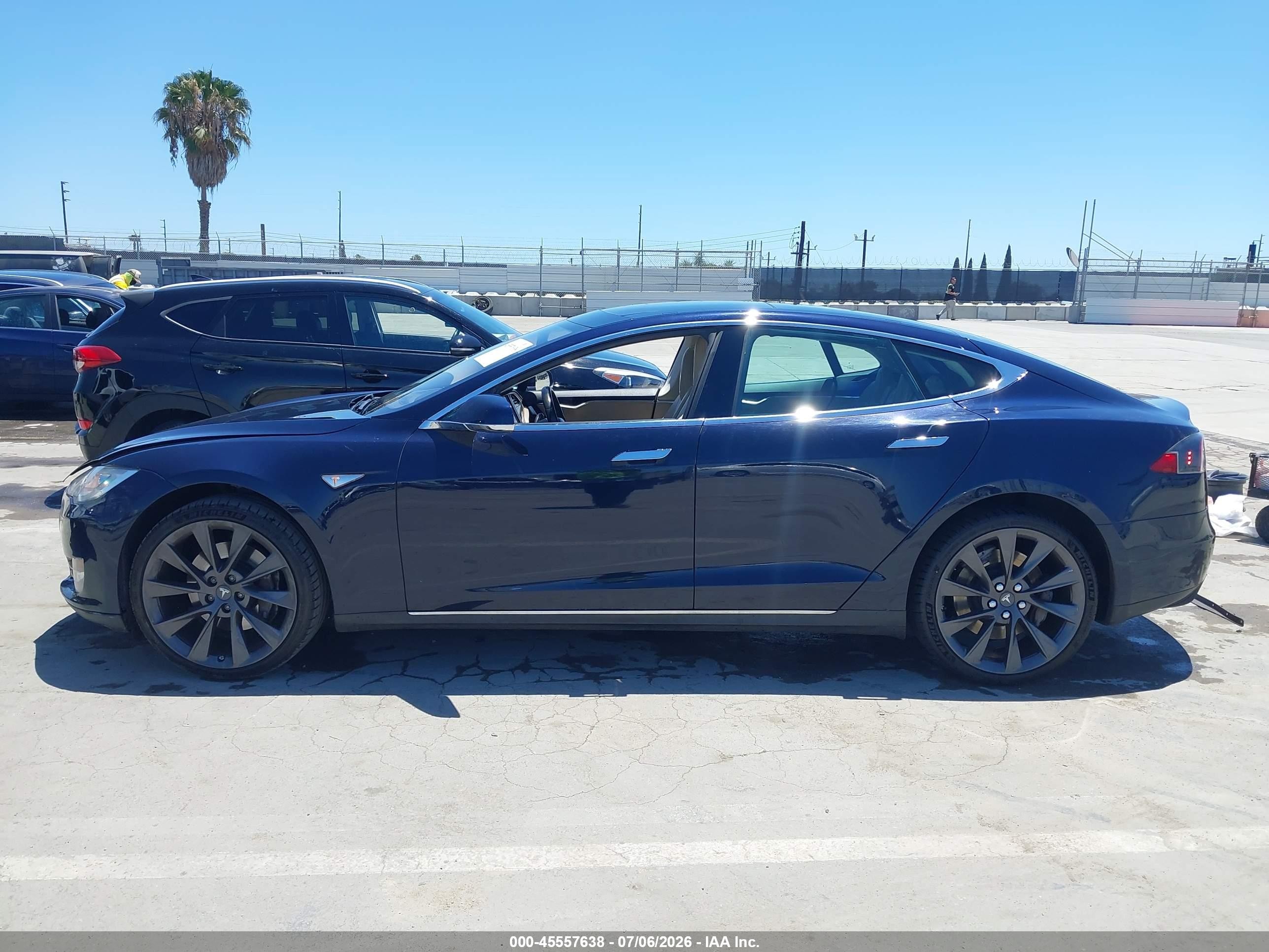 2013 Tesla Model S   Blue vin: 5YJSA1CN8DFP28983
