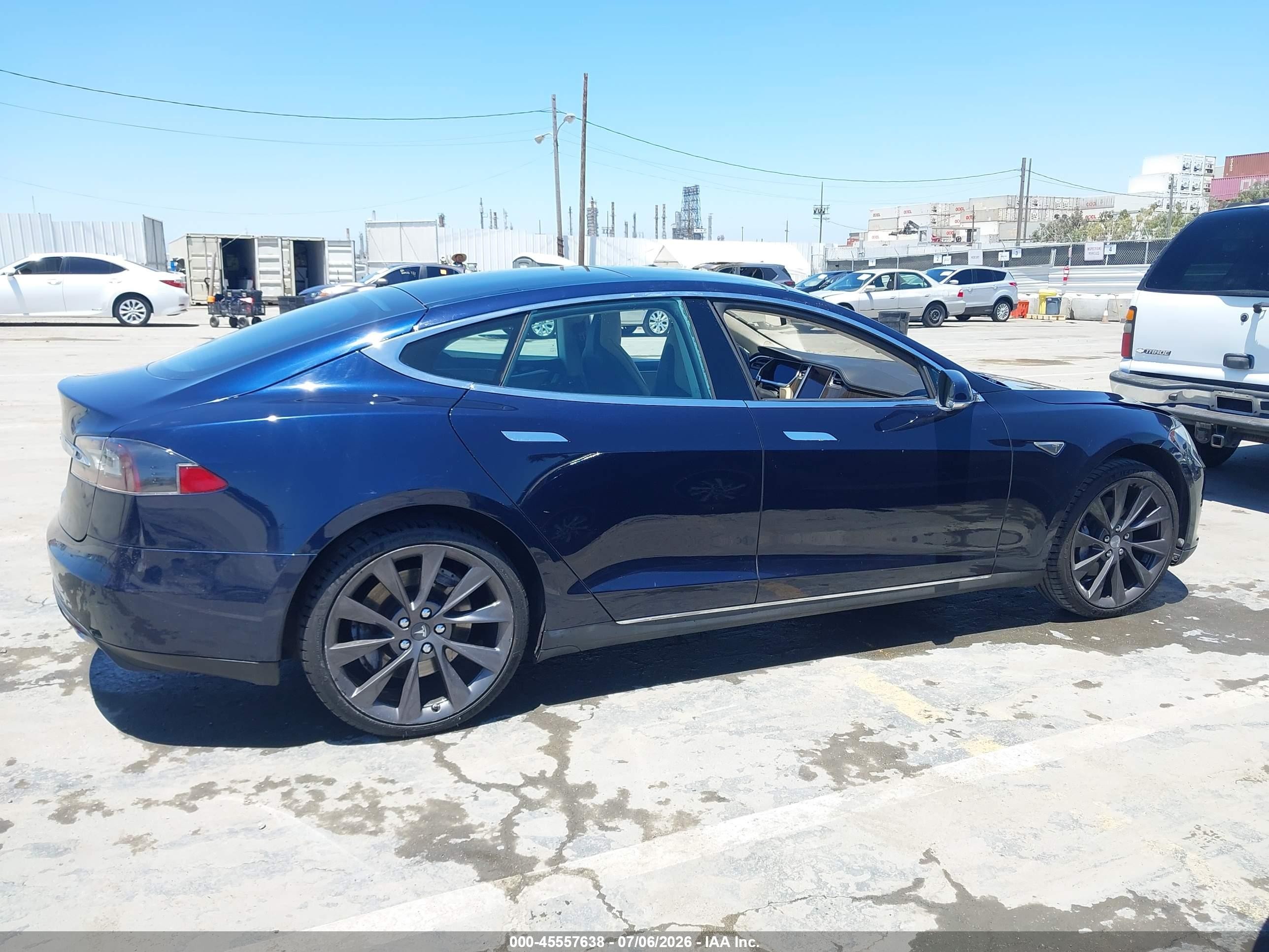 2013 Tesla Model S   Blue vin: 5YJSA1CN8DFP28983