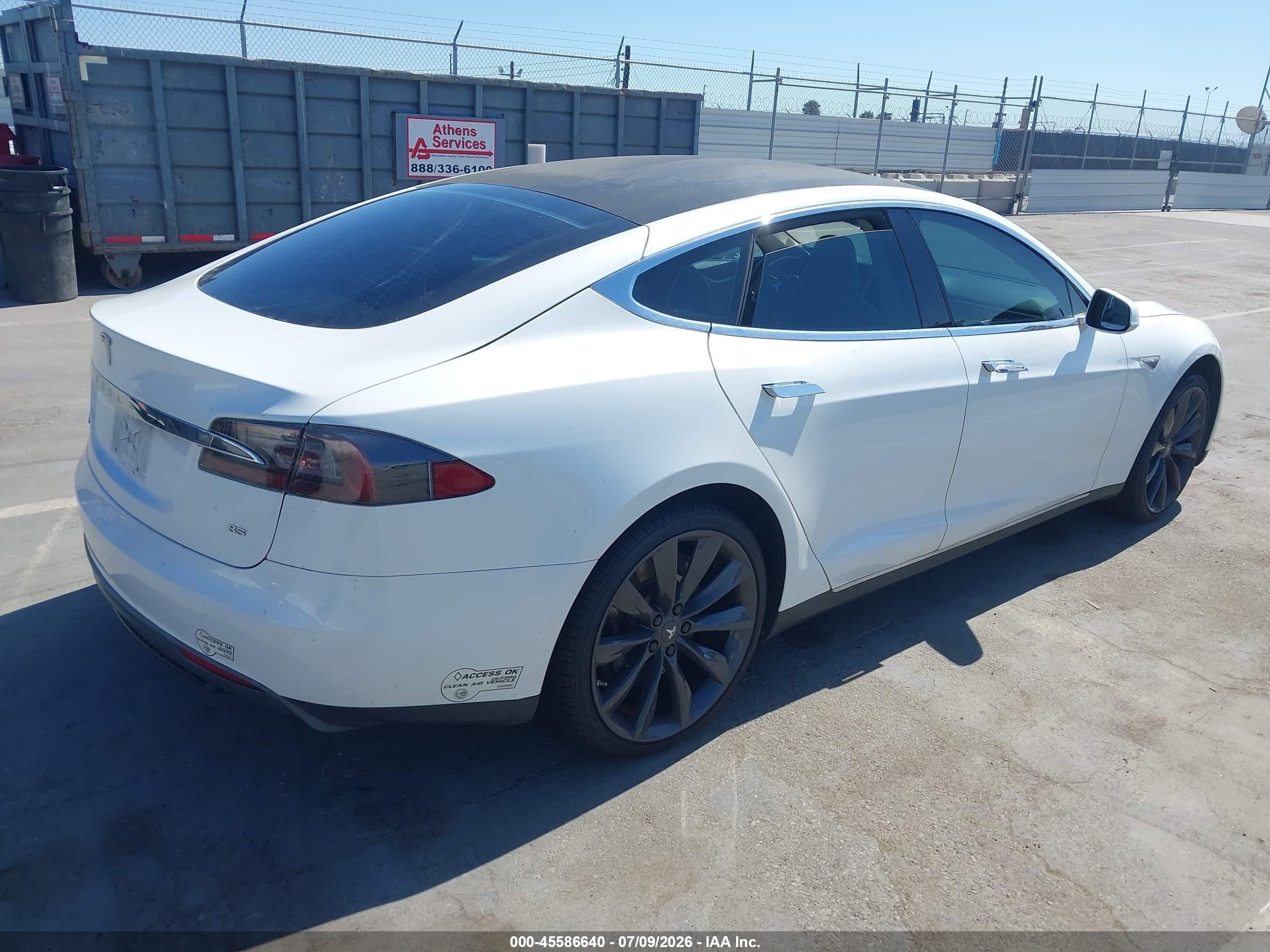 2013 Tesla Model S   White vin: 5YJSA1CN9DFP23016