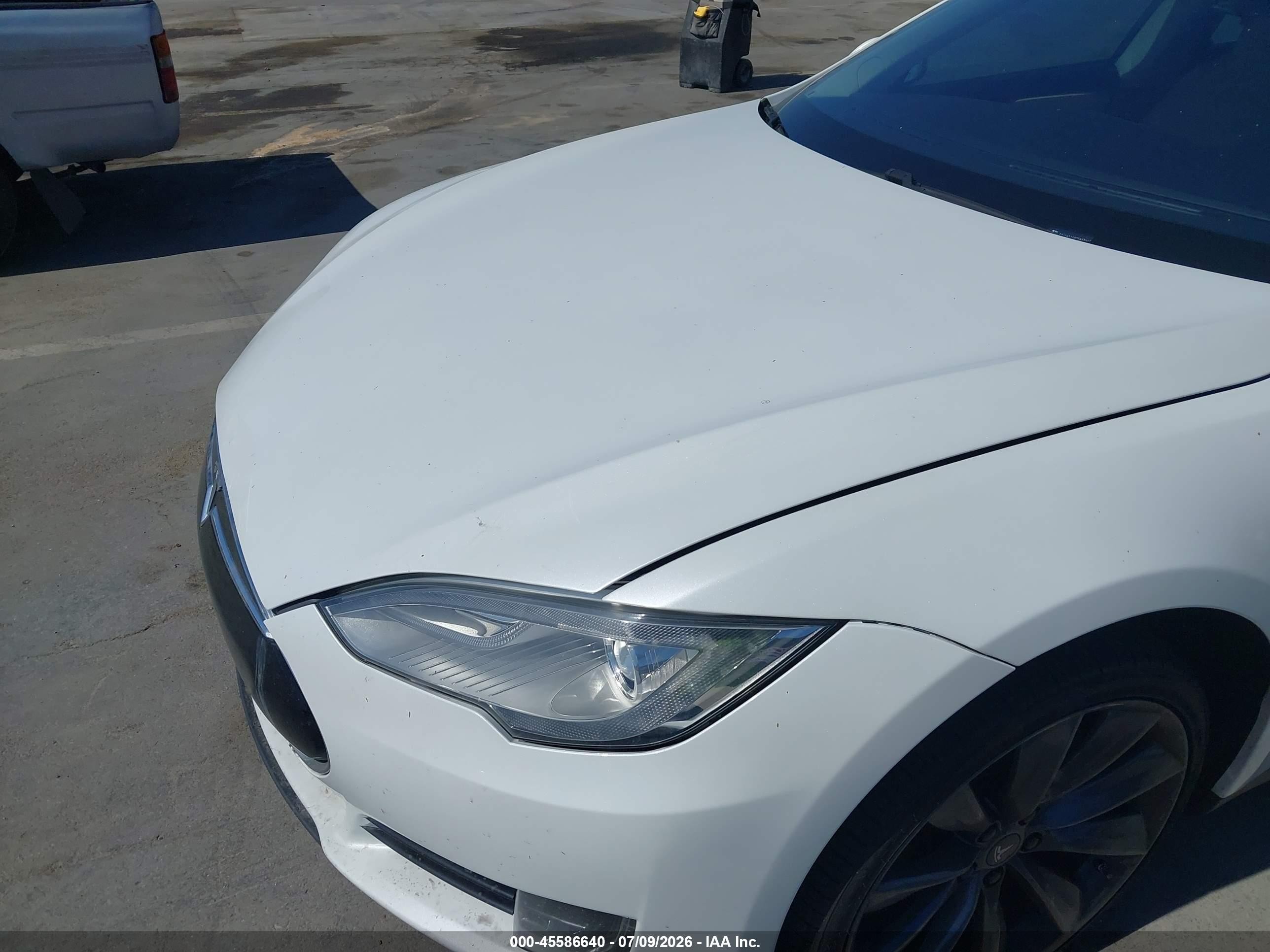 2013 Tesla Model S   White vin: 5YJSA1CN9DFP23016