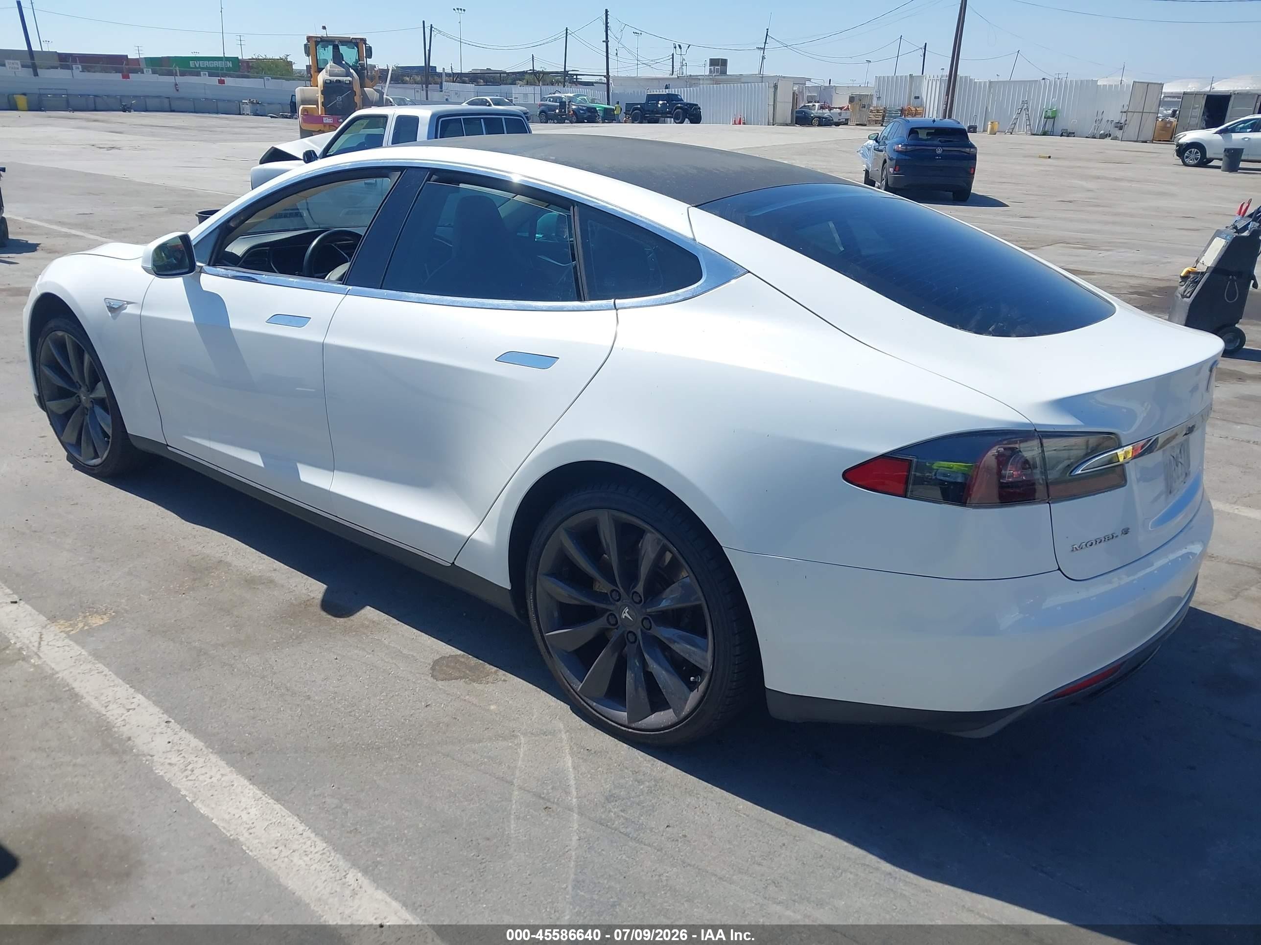 2013 Tesla Model S   White vin: 5YJSA1CN9DFP23016
