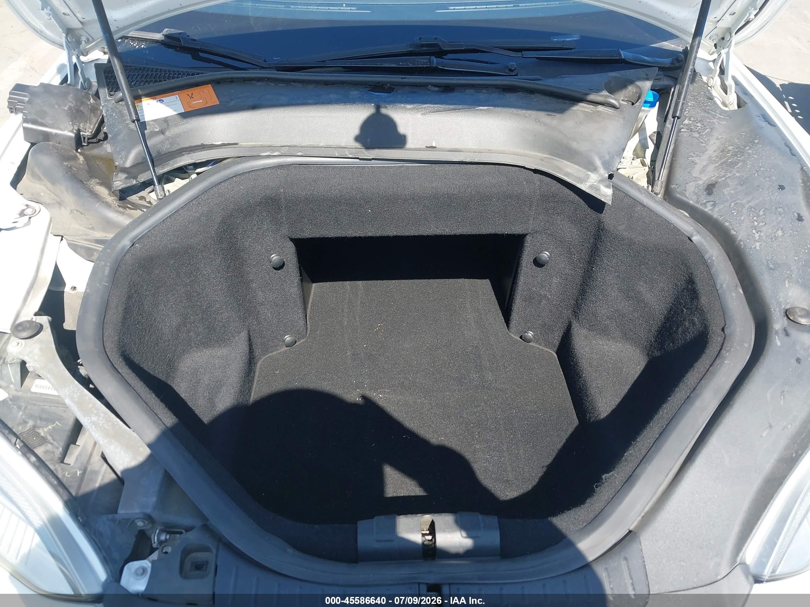 2013 Tesla Model S   White vin: 5YJSA1CN9DFP23016