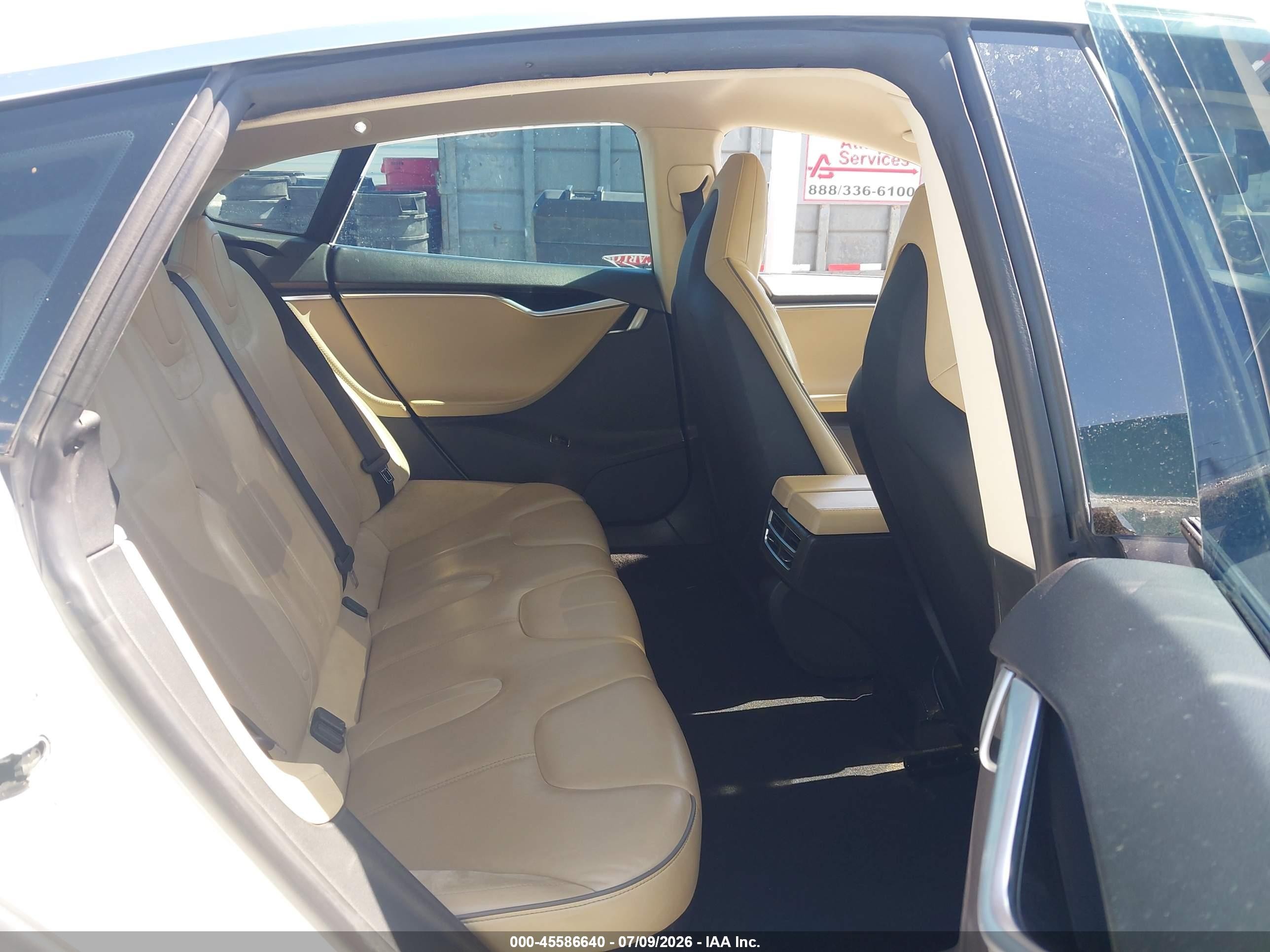 2013 Tesla Model S   White vin: 5YJSA1CN9DFP23016