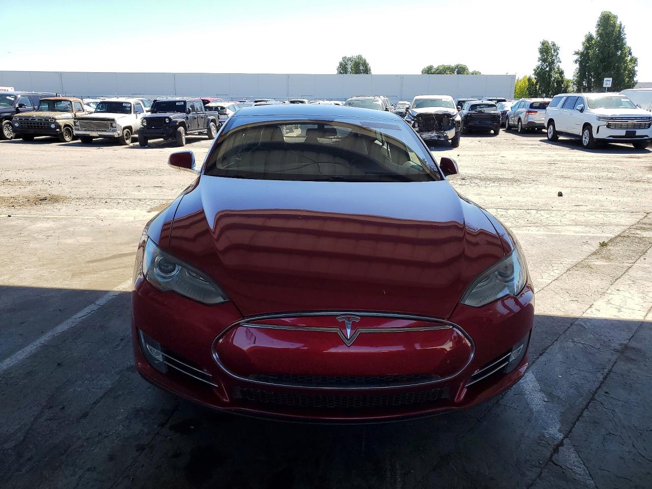 2013 Tesla Model S Красный vin: 5YJSA1CNXDFP12929