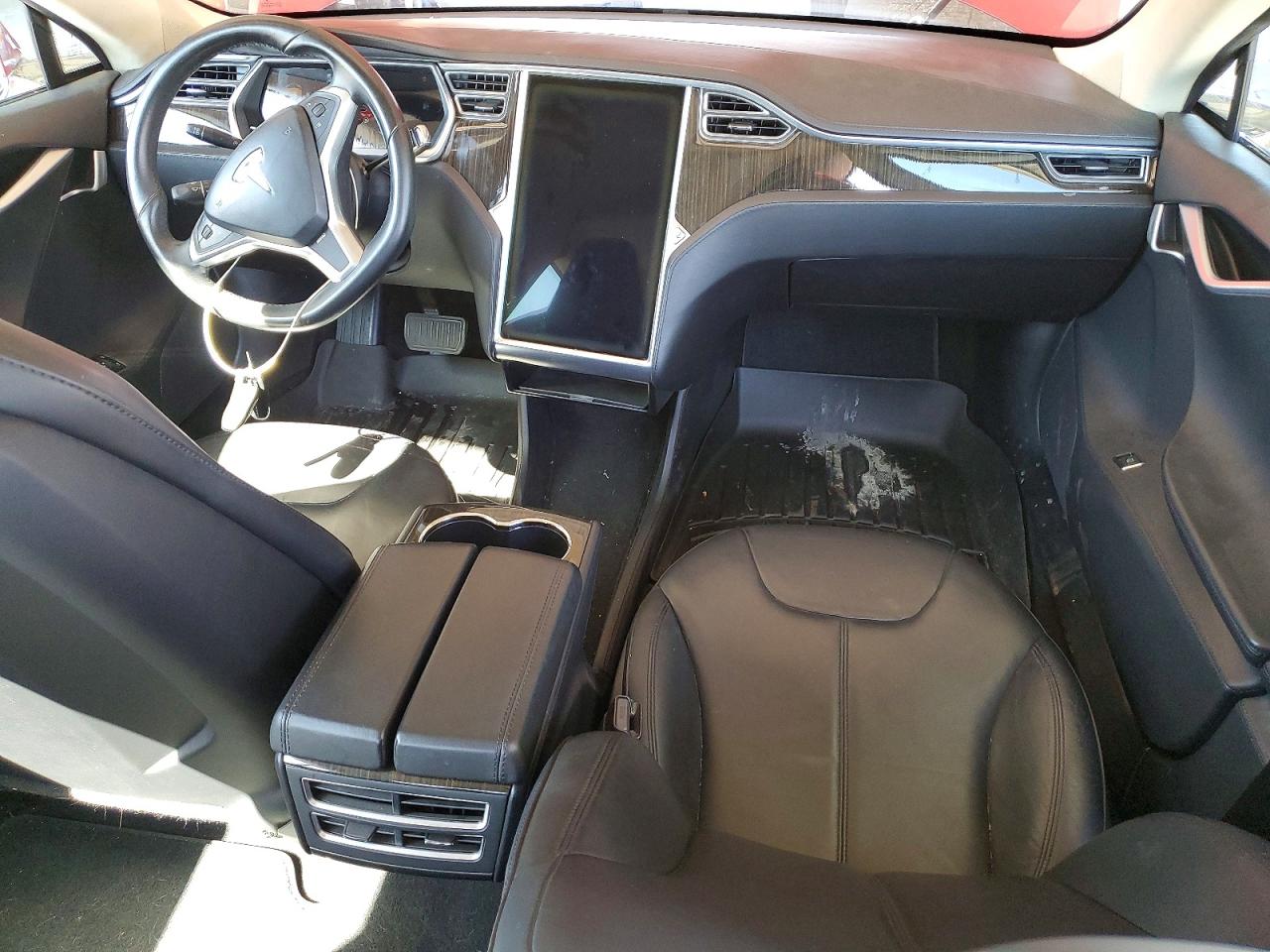 2013 Tesla Model S Красный vin: 5YJSA1CNXDFP12929