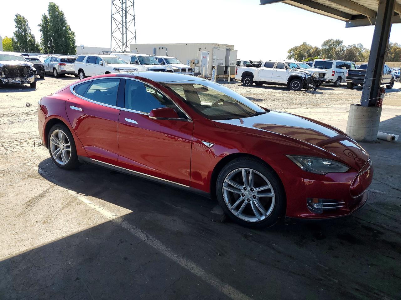 2013 Tesla Model S Красный vin: 5YJSA1CNXDFP12929