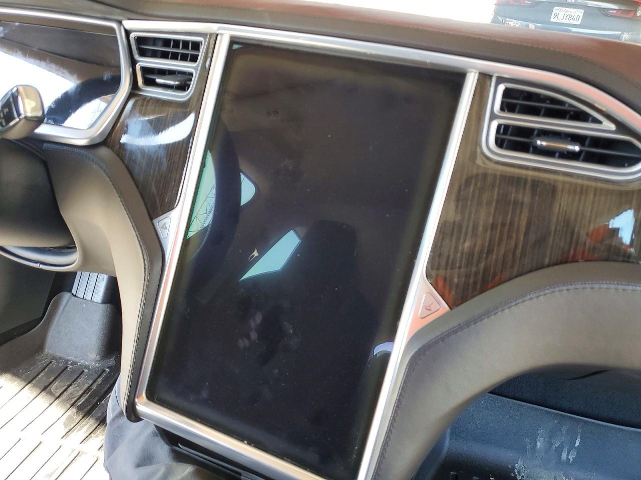 2013 Tesla Model S Красный vin: 5YJSA1CNXDFP12929