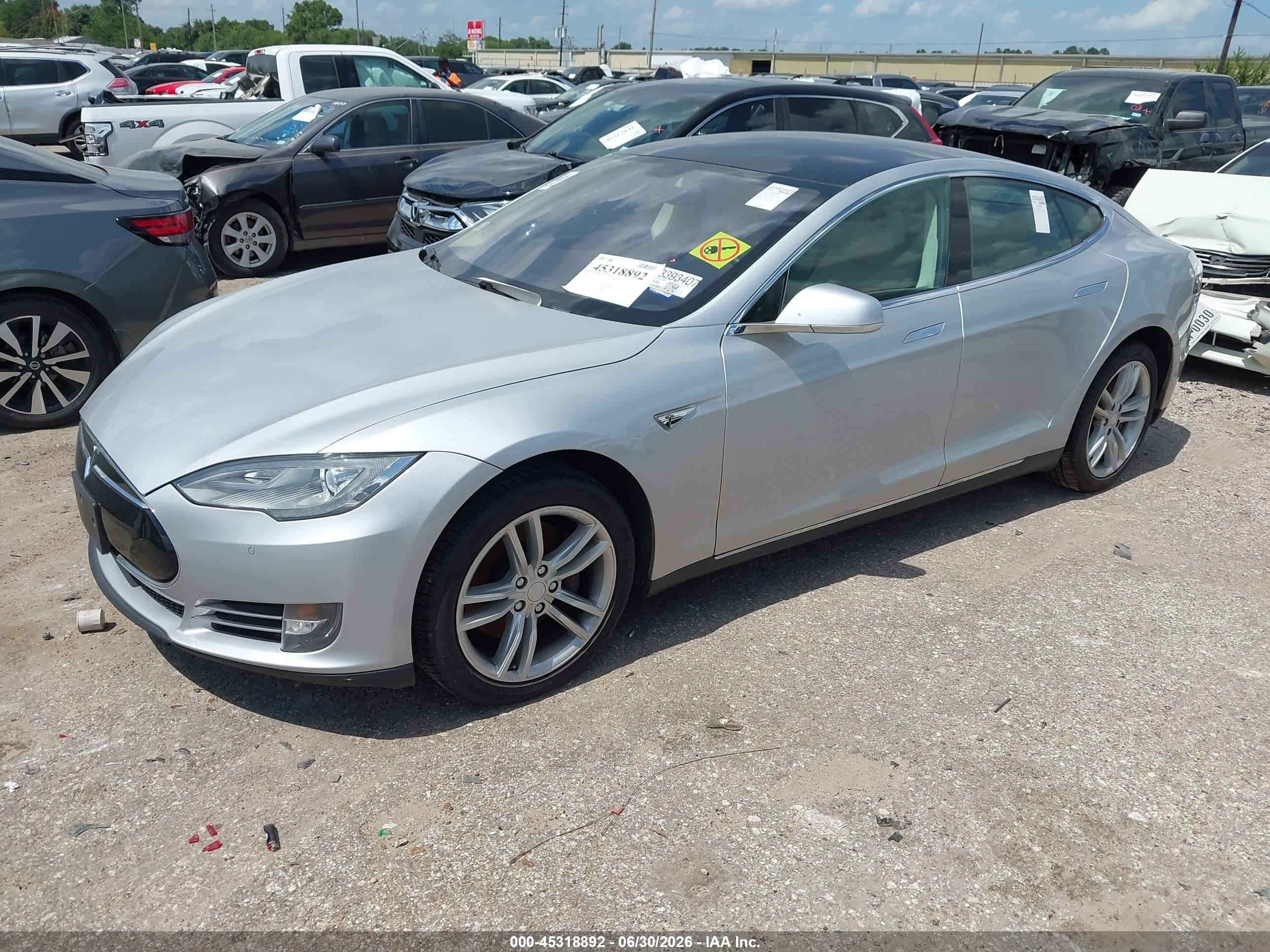 2013 Tesla Model S   Silver vin: 5YJSA1CNXDFP20593