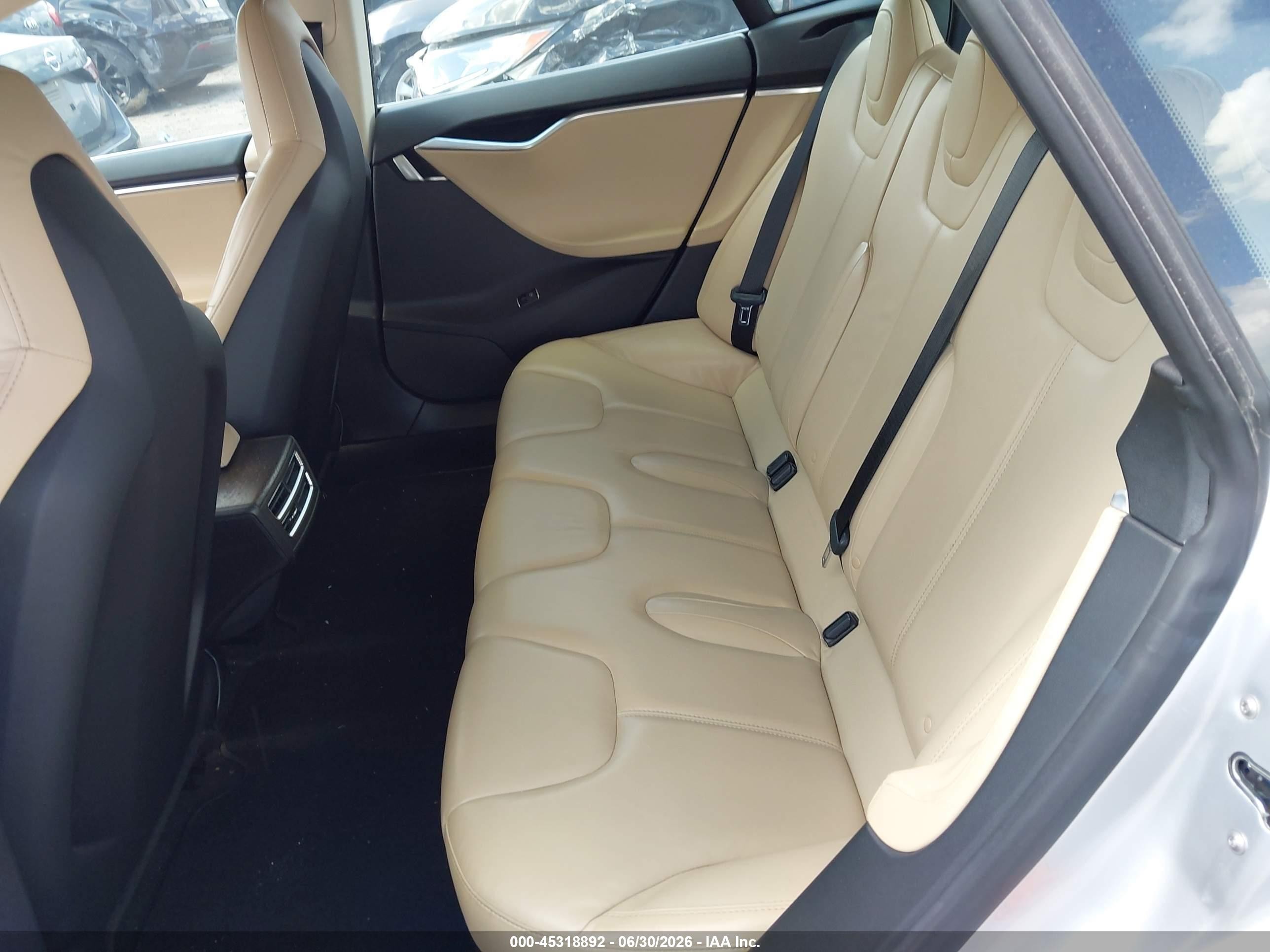 2013 Tesla Model S   Silver vin: 5YJSA1CNXDFP20593