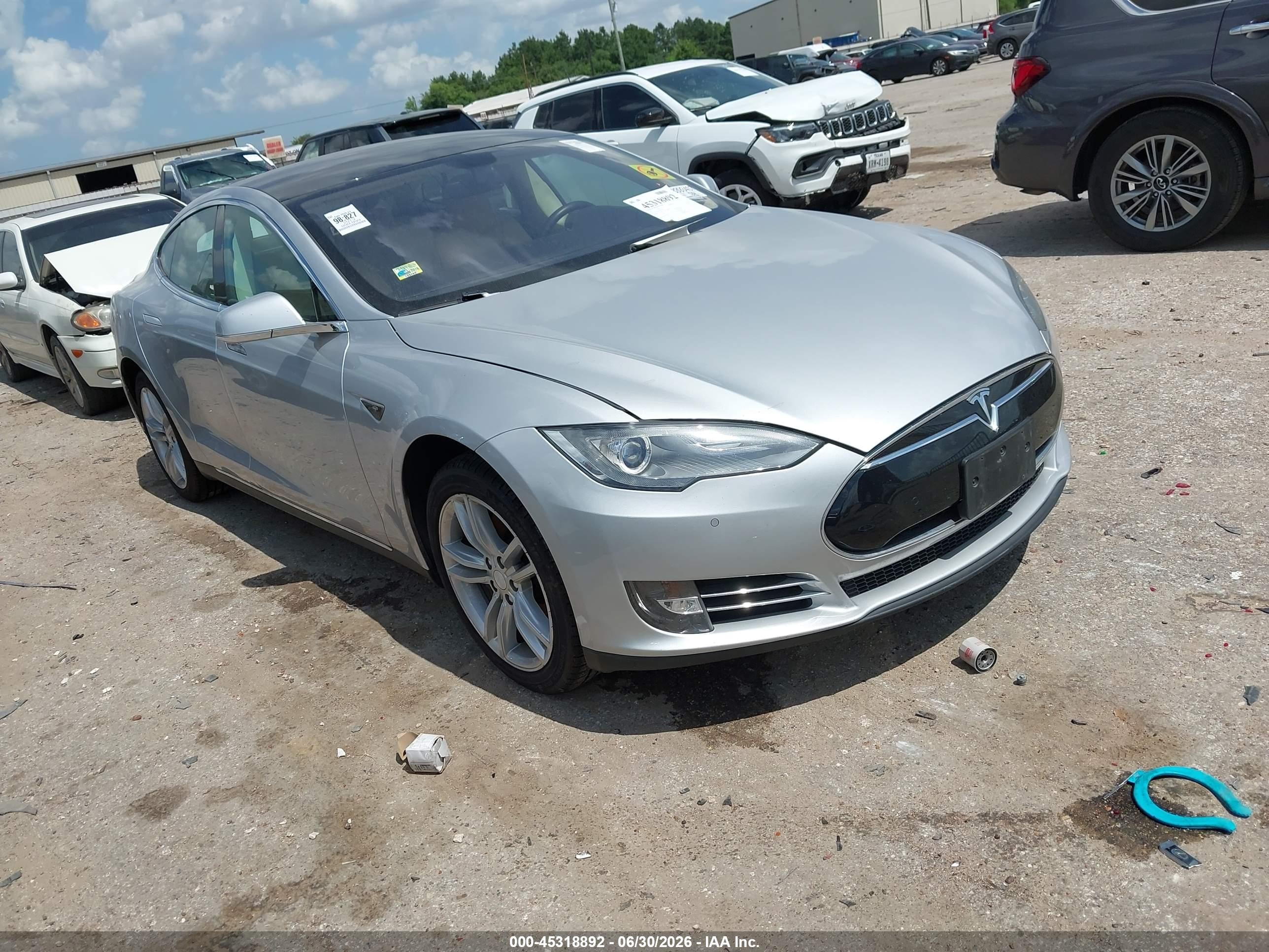 2013 Tesla Model S   Silver vin: 5YJSA1CNXDFP20593