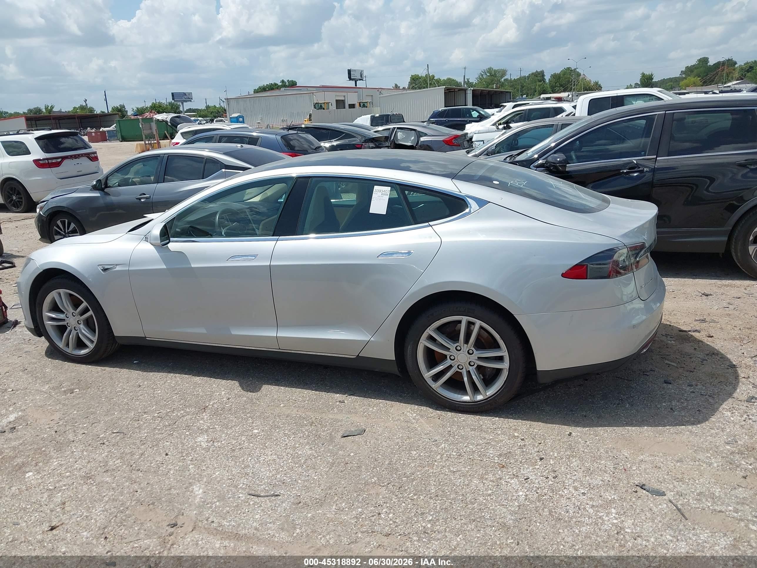 2013 Tesla Model S   Silver vin: 5YJSA1CNXDFP20593