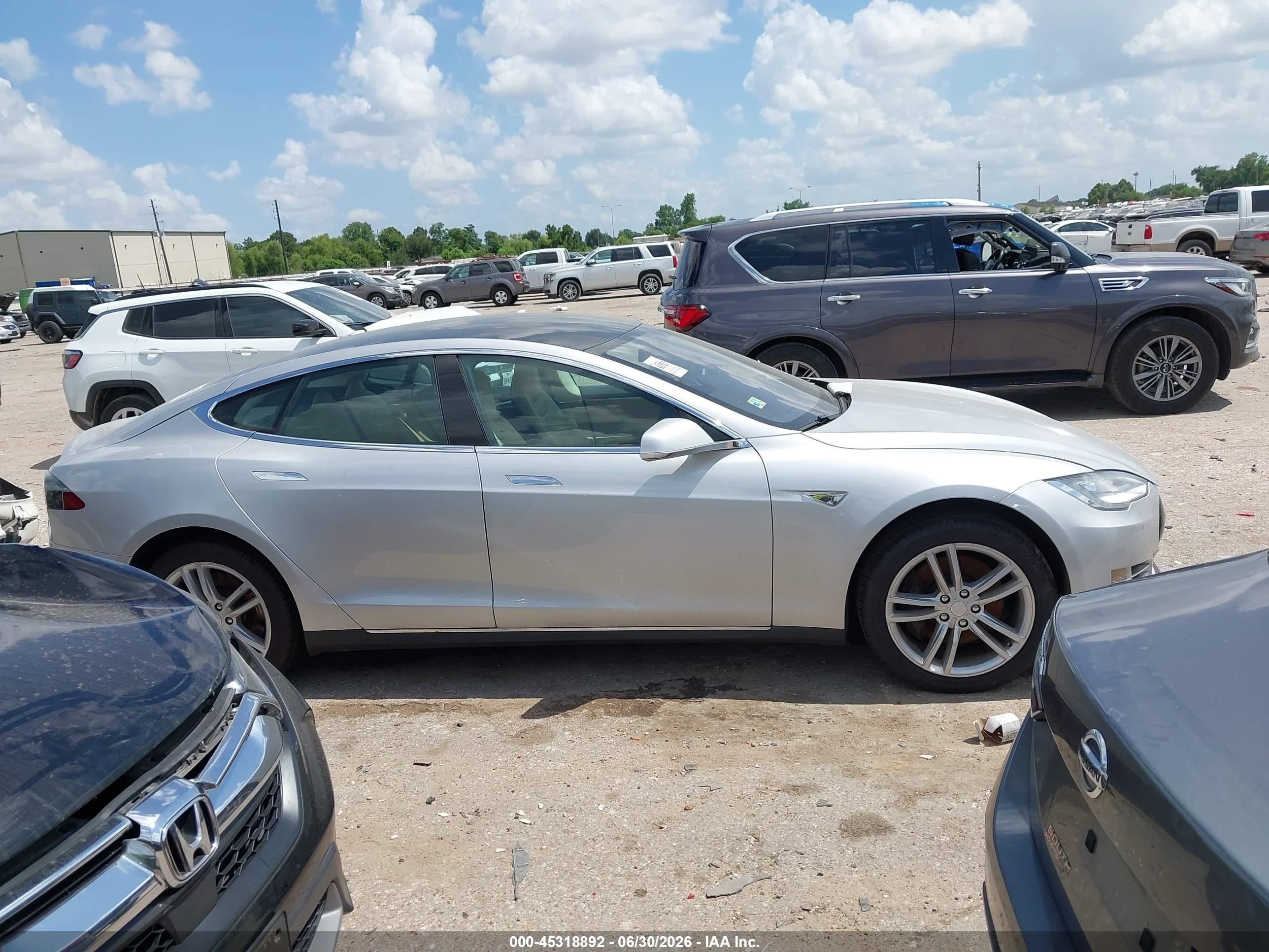 2013 Tesla Model S   Silver vin: 5YJSA1CNXDFP20593