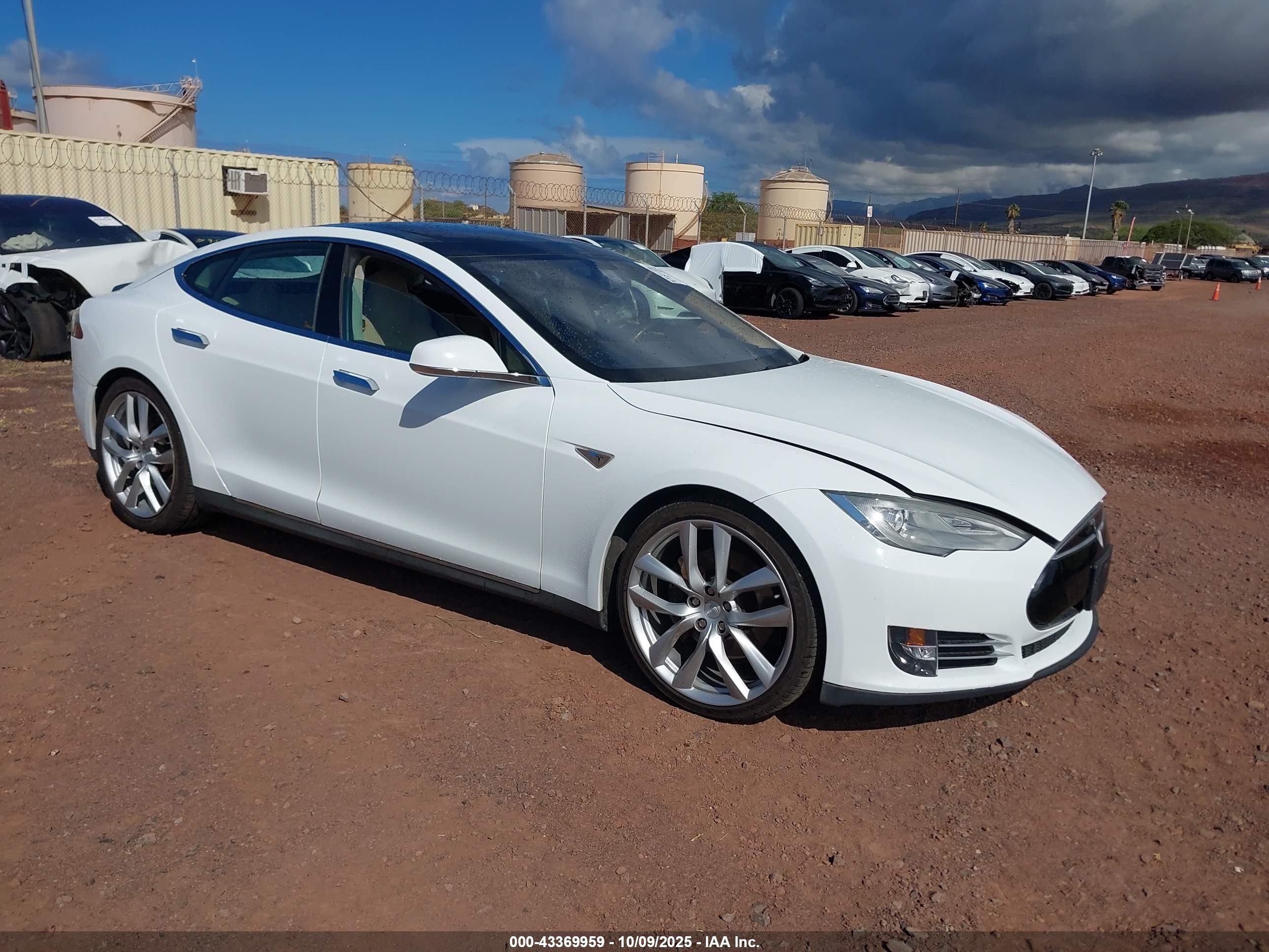 2013 Tesla Model S Performance White vin: 5YJSA1CP3DFP05886