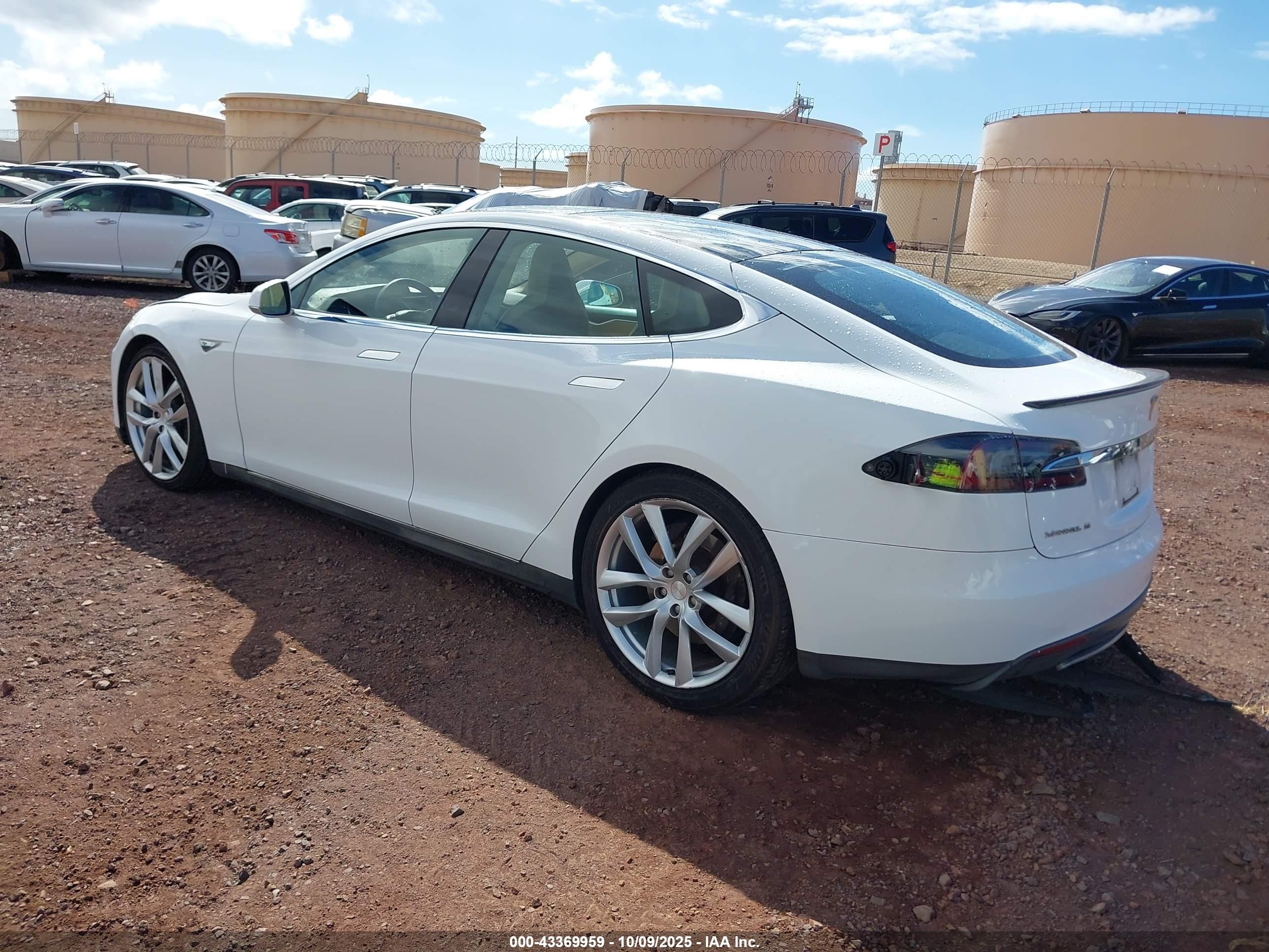 2013 Tesla Model S Performance White vin: 5YJSA1CP3DFP05886