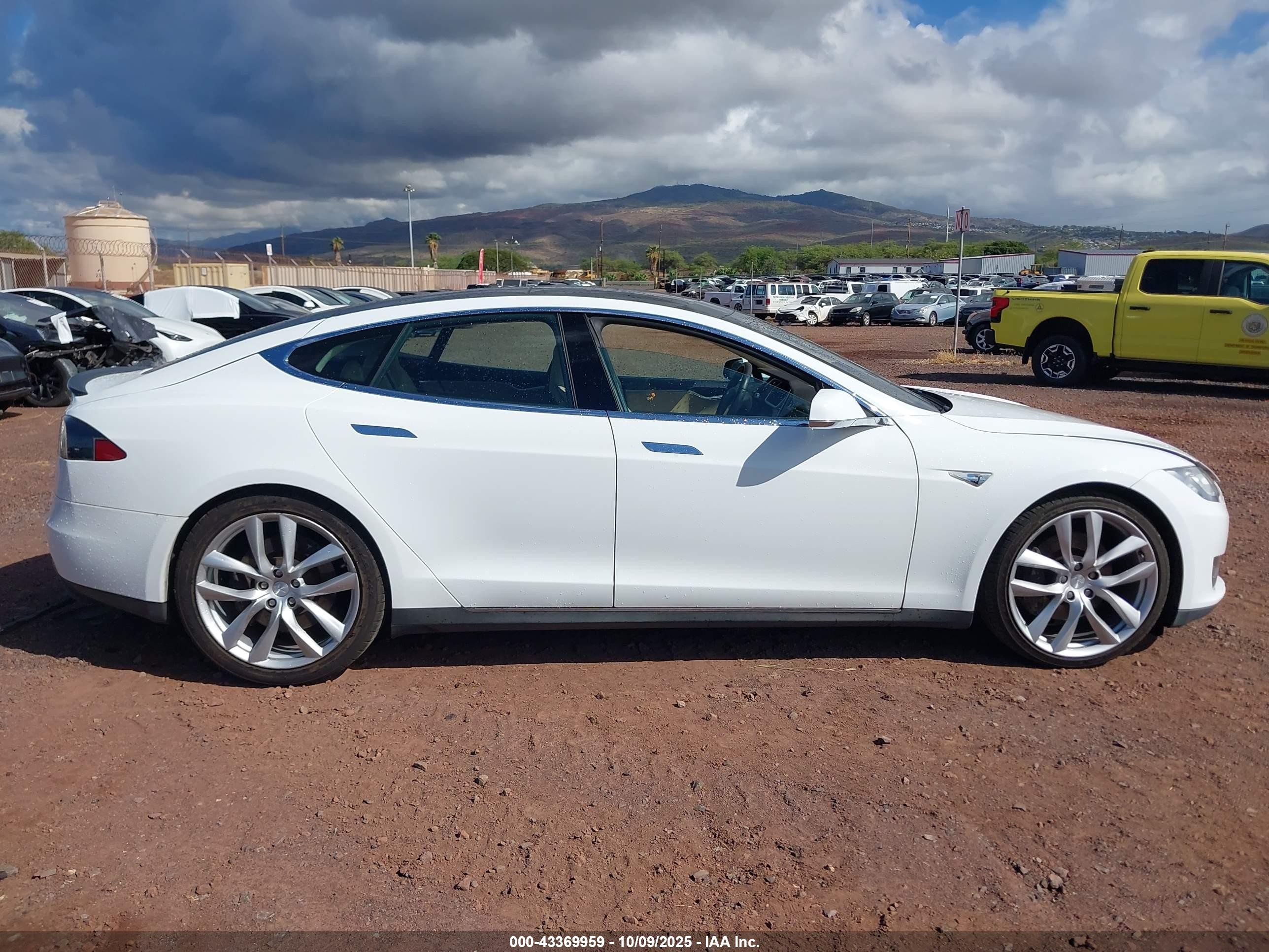 2013 Tesla Model S Performance White vin: 5YJSA1CP3DFP05886