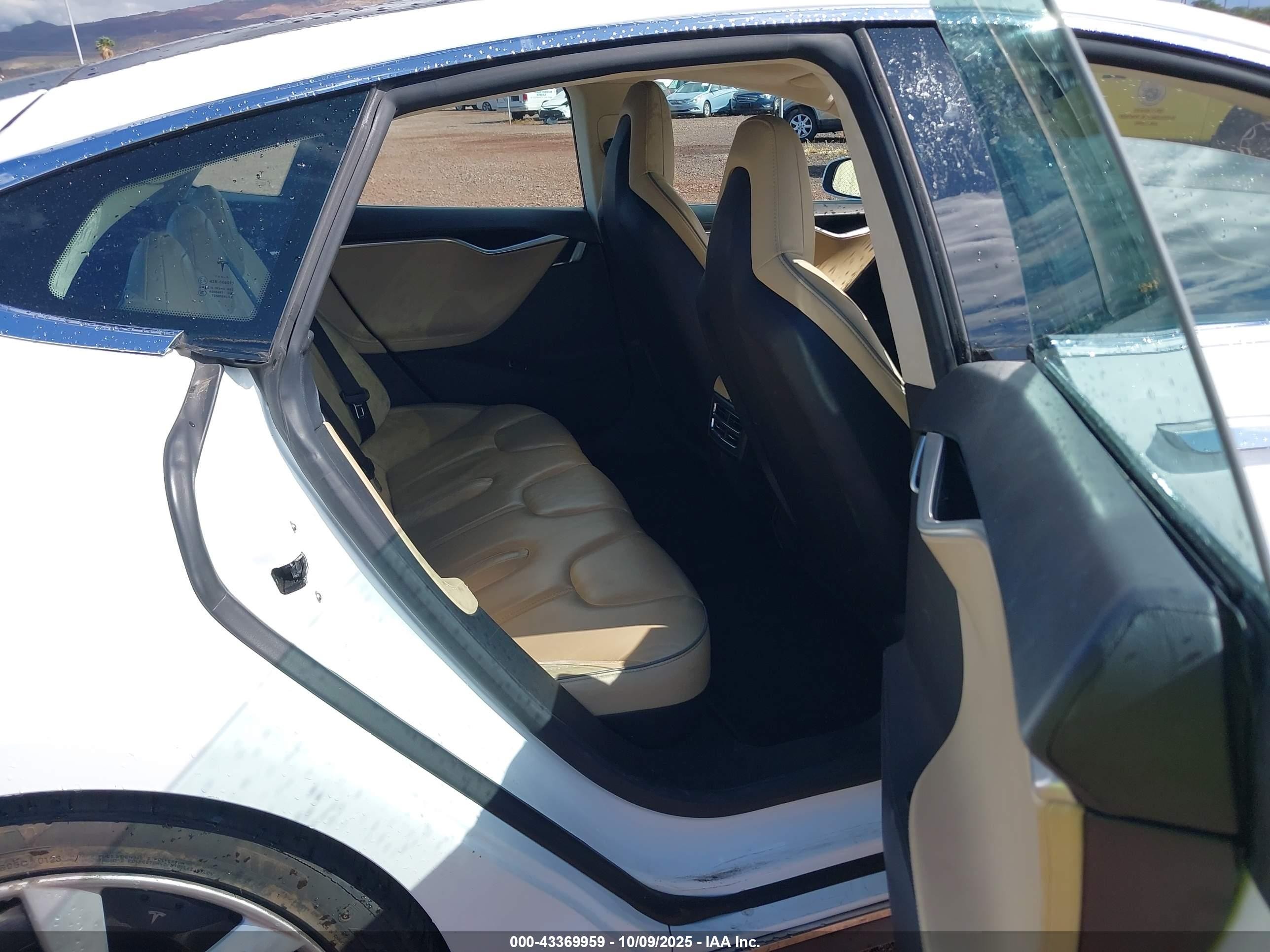 2013 Tesla Model S Performance White vin: 5YJSA1CP3DFP05886