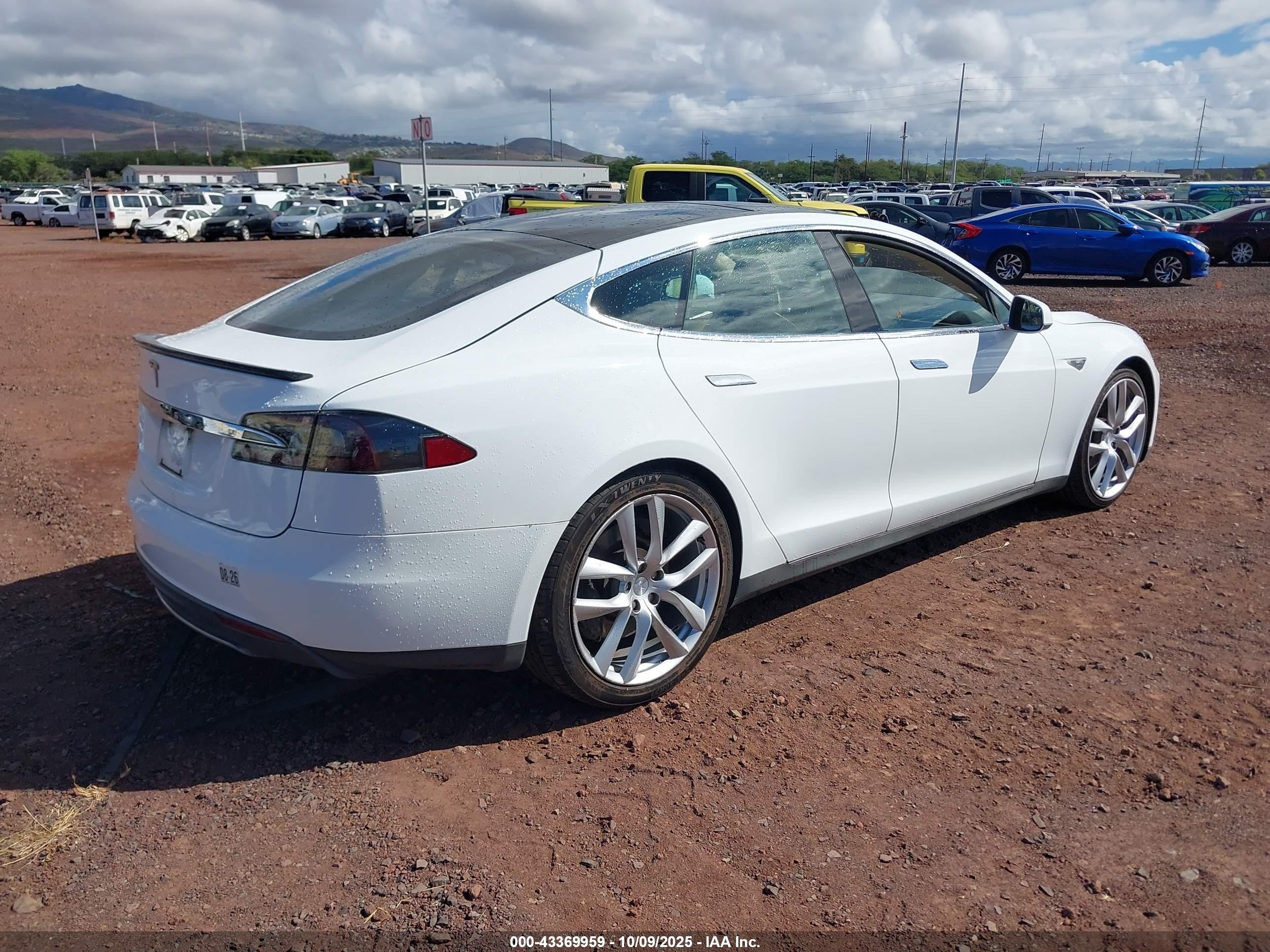 2013 Tesla Model S Performance White vin: 5YJSA1CP3DFP05886