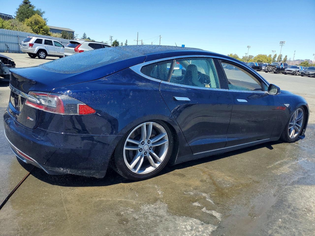 2013 Tesla Model S Blue vin: 5YJSA1CP4DFP25743
