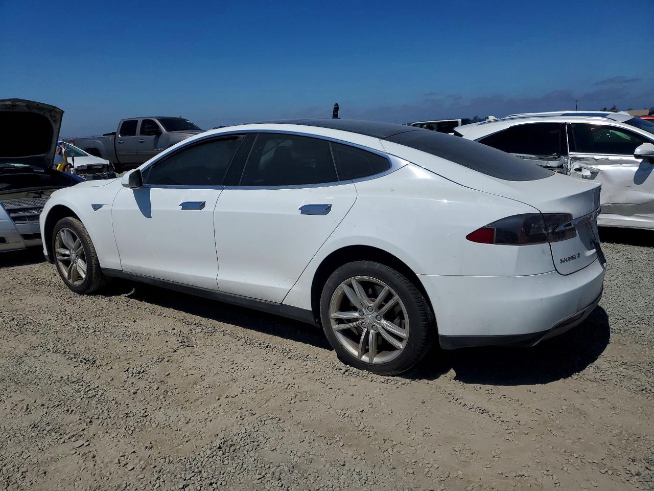 2013 Tesla Model S White vin: 5YJSA1CP6DFP21175