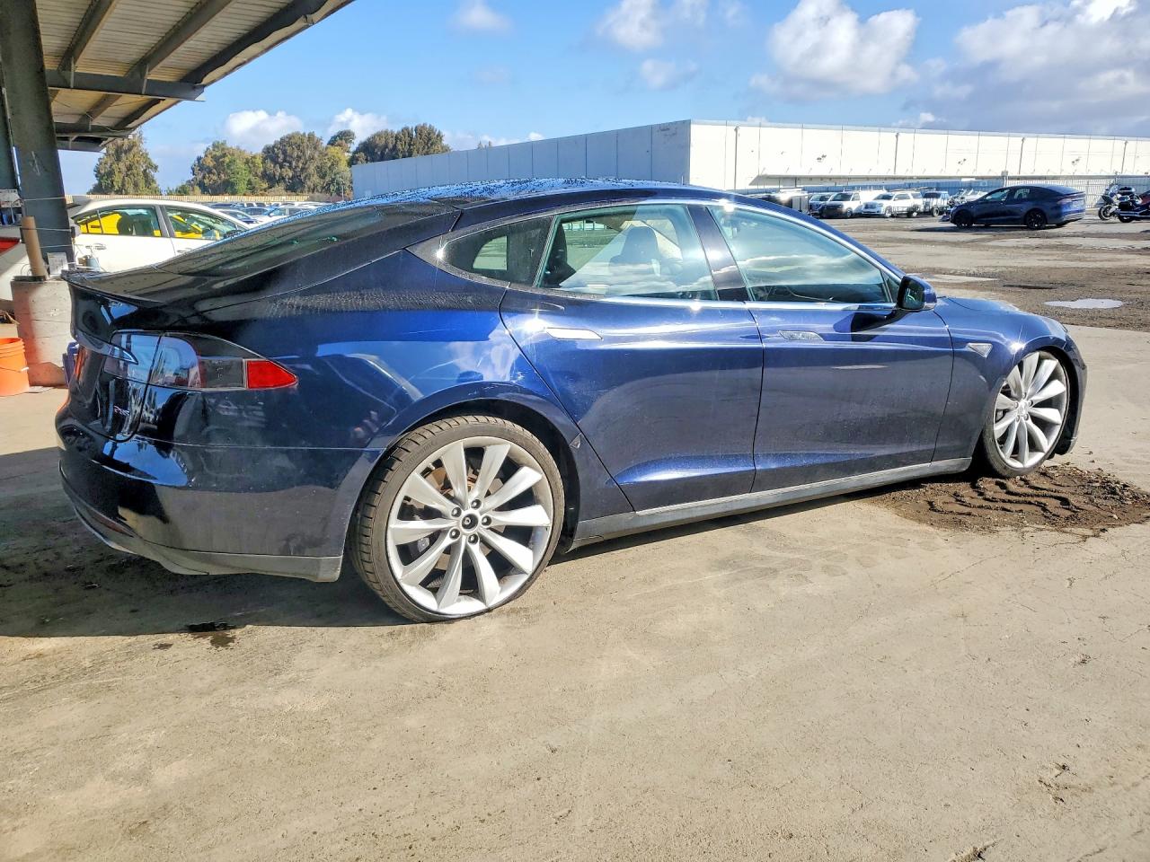 2013 Tesla Model S Blue vin: 5YJSA1CP7DFP07205