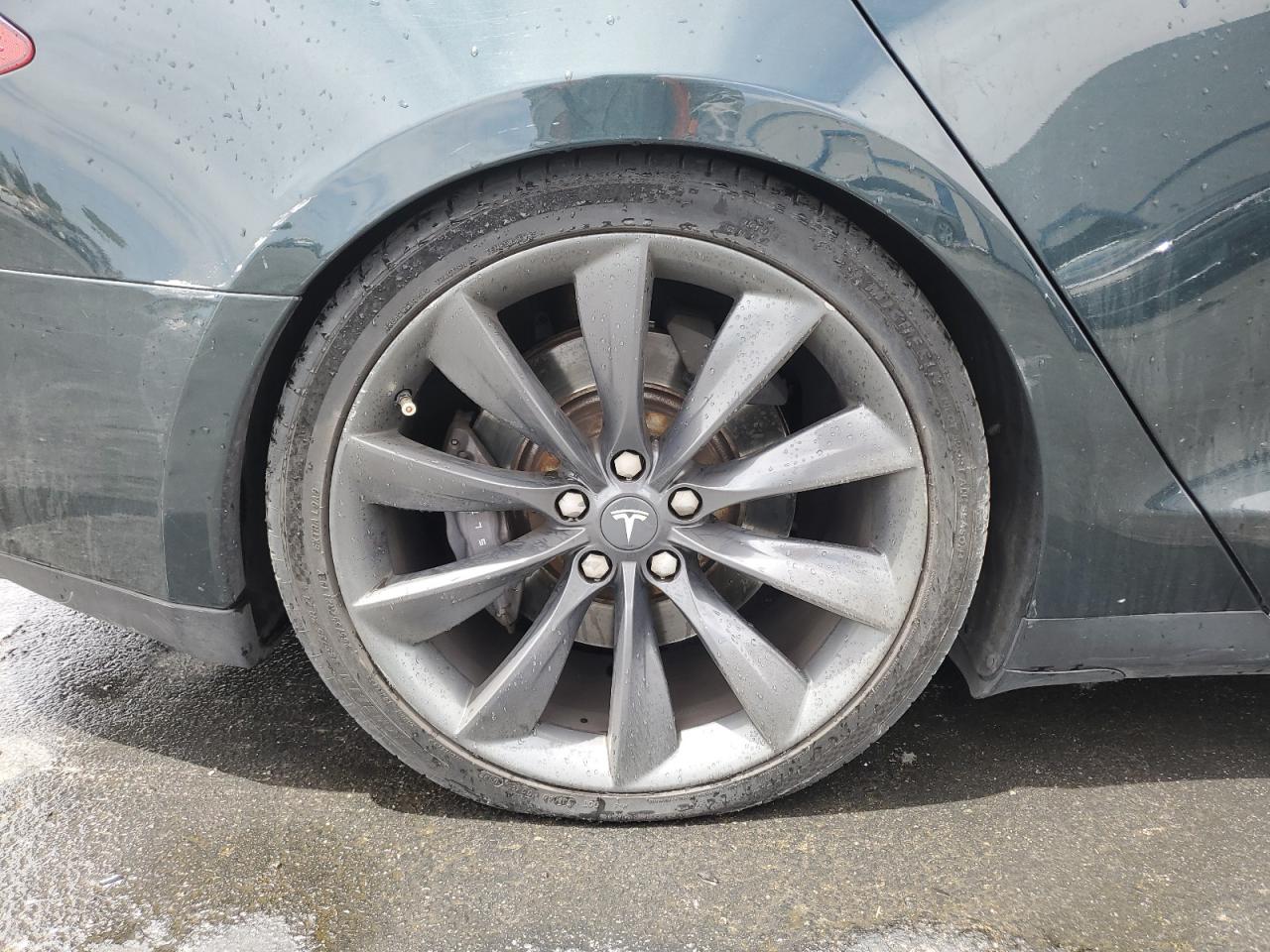 2013 Tesla Model S Green vin: 5YJSA1CP9DFP19579 Damage: Right Rear Wheel, Curb Rash, 3 To 4 Inches