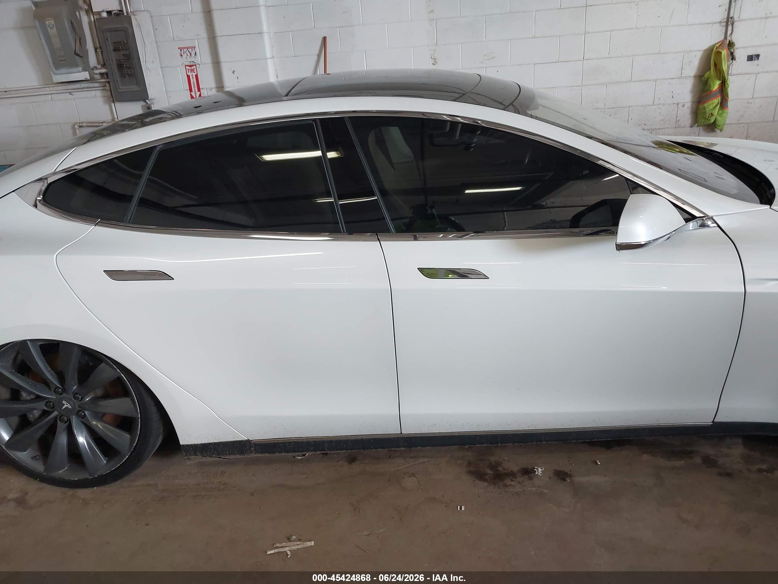 2012 Tesla Model S Performance/signature Performance White vin: 5YJSA1CPXCFP01820