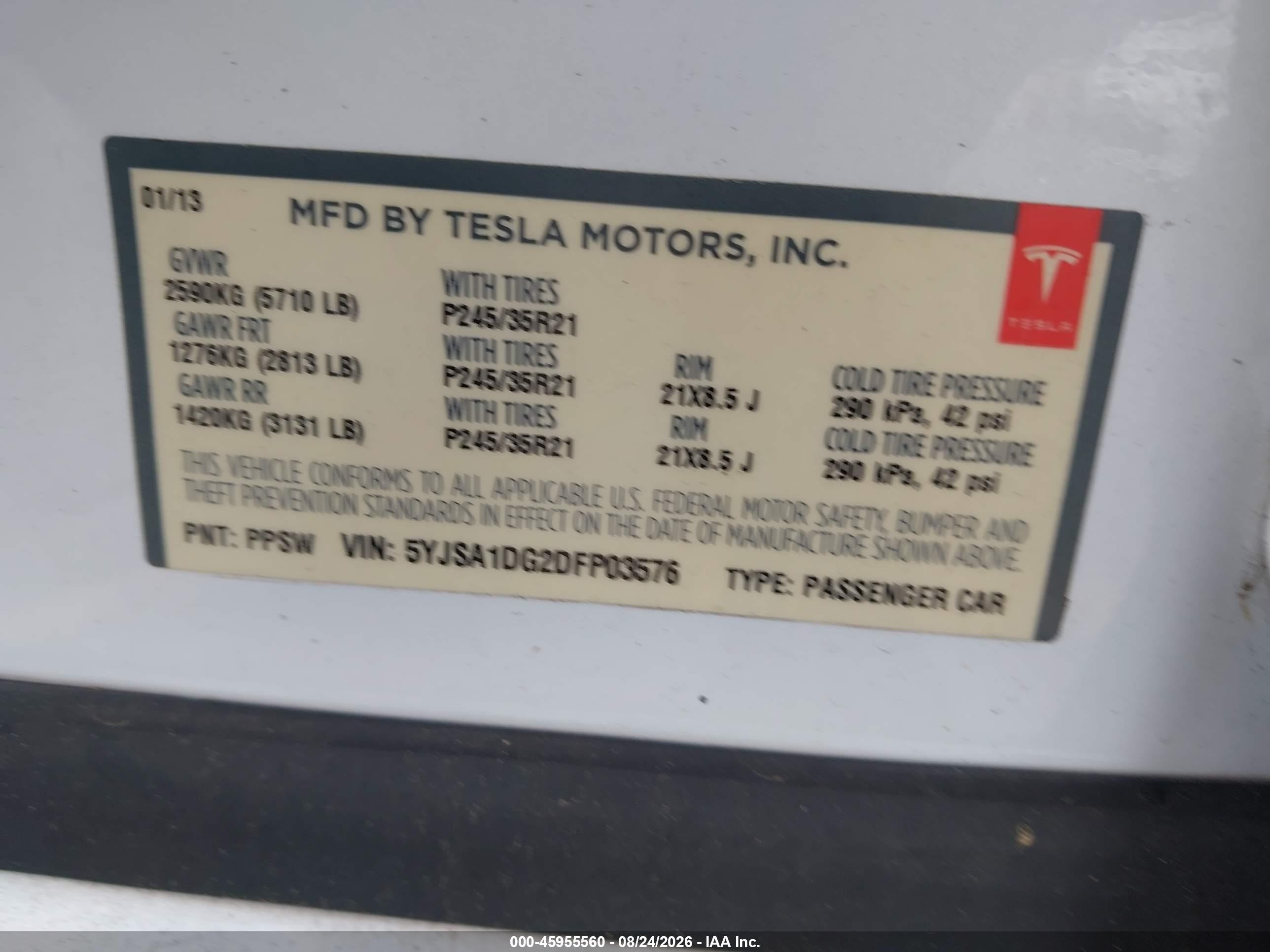 2013 Tesla Model S   White vin: 5YJSA1DG2DFP03576