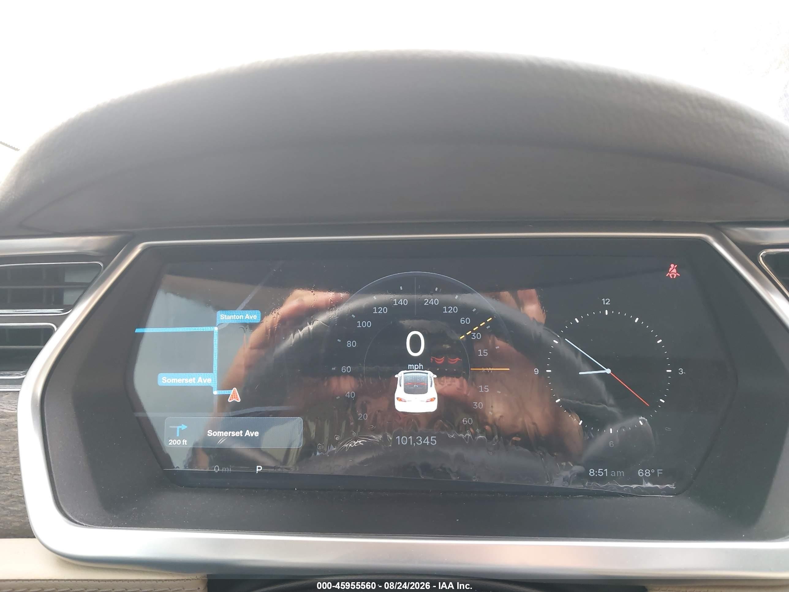 2013 Tesla Model S   White vin: 5YJSA1DG2DFP03576