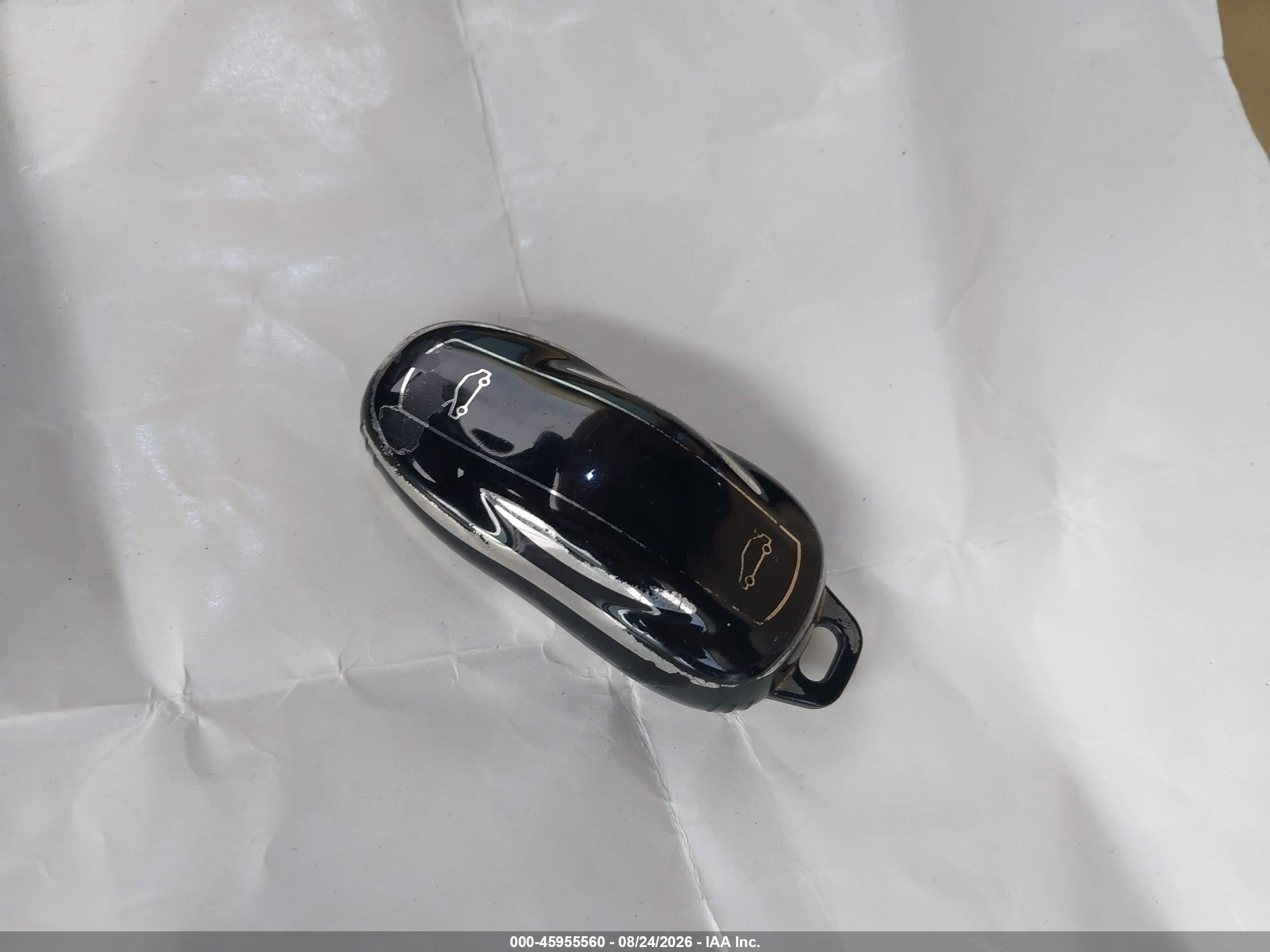 2013 Tesla Model S   White vin: 5YJSA1DG2DFP03576