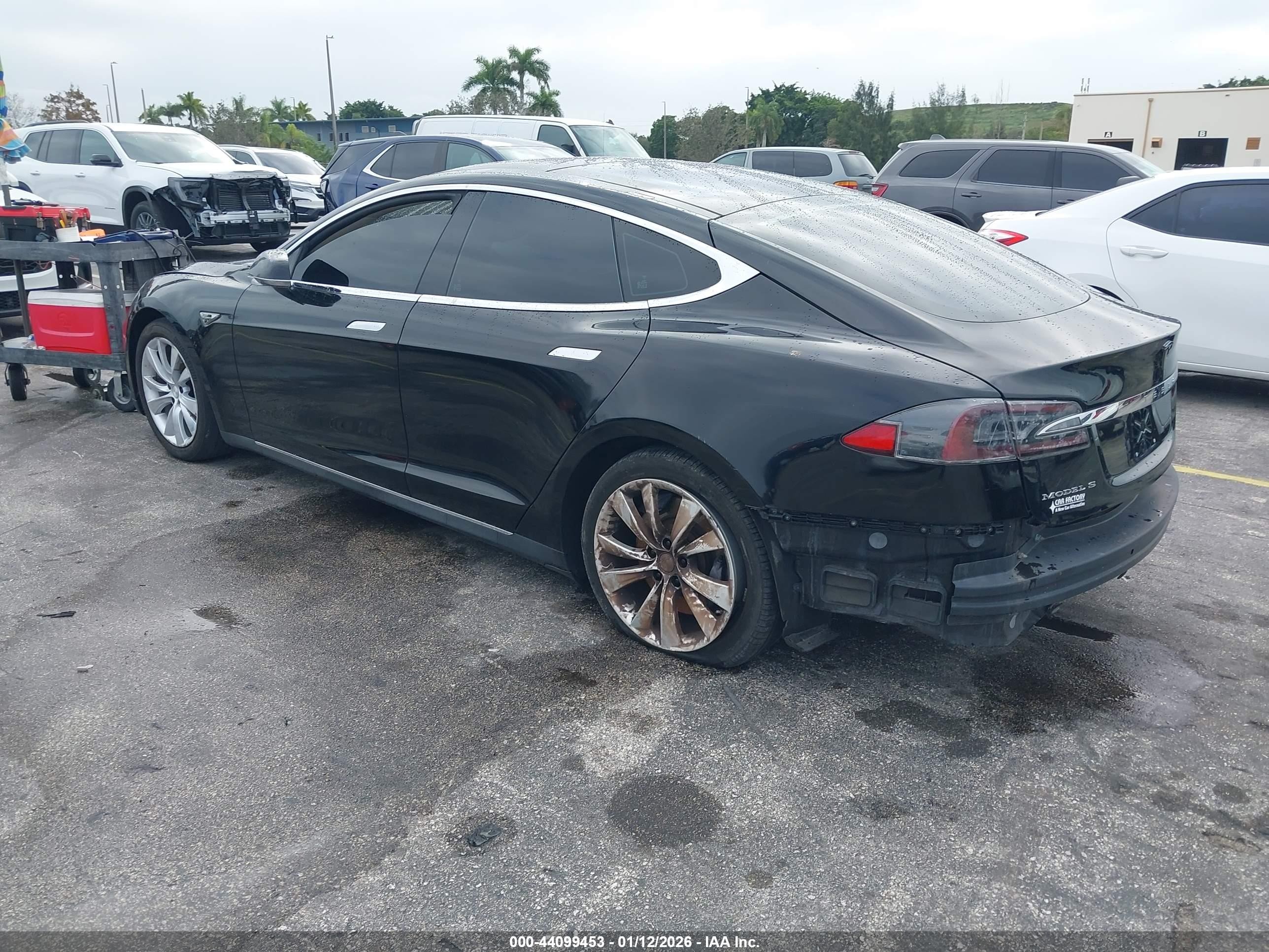 2013 Tesla Model S   Black vin: 5YJSA1DN0DFP12081