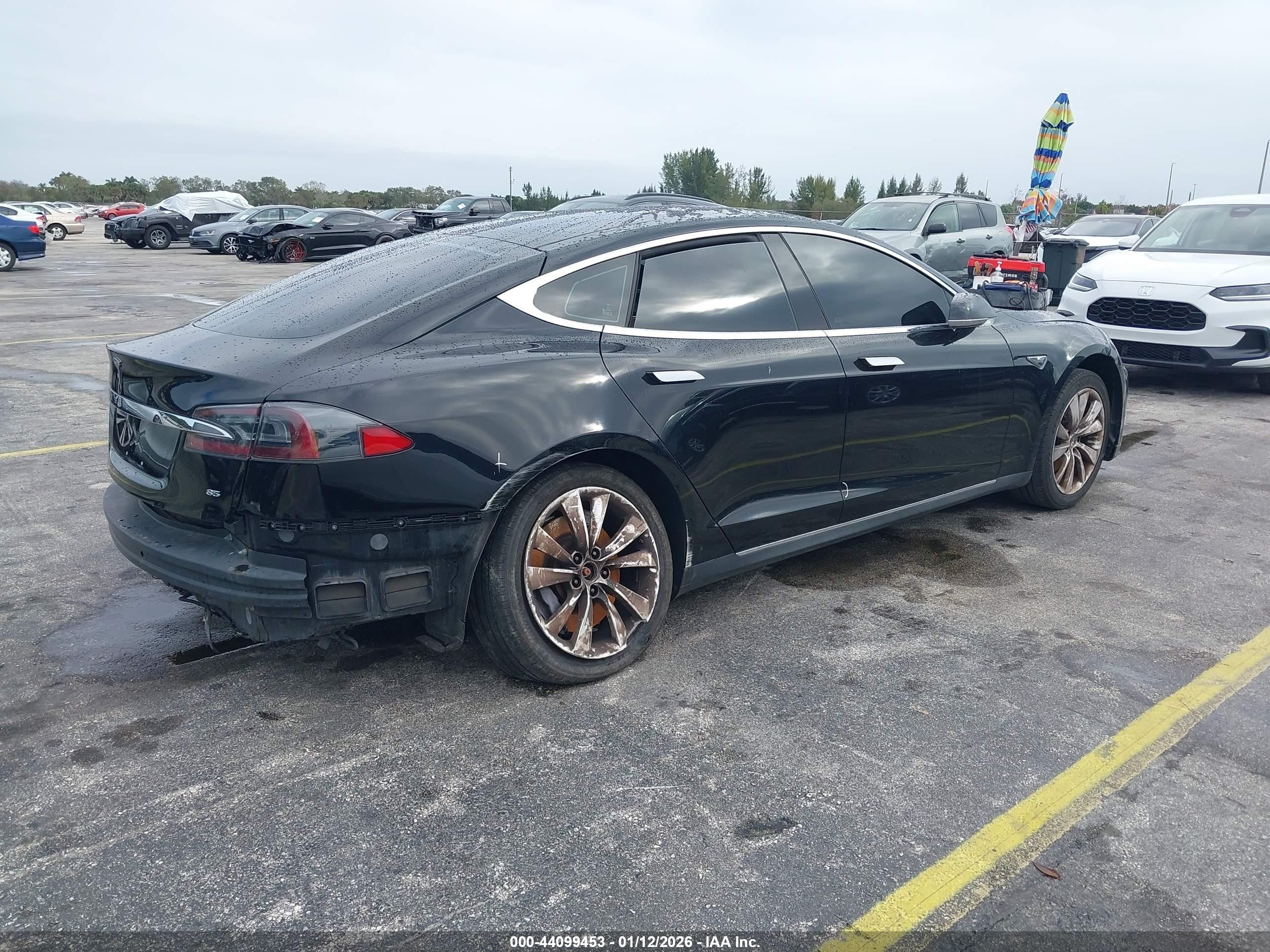 2013 Tesla Model S   Black vin: 5YJSA1DN0DFP12081