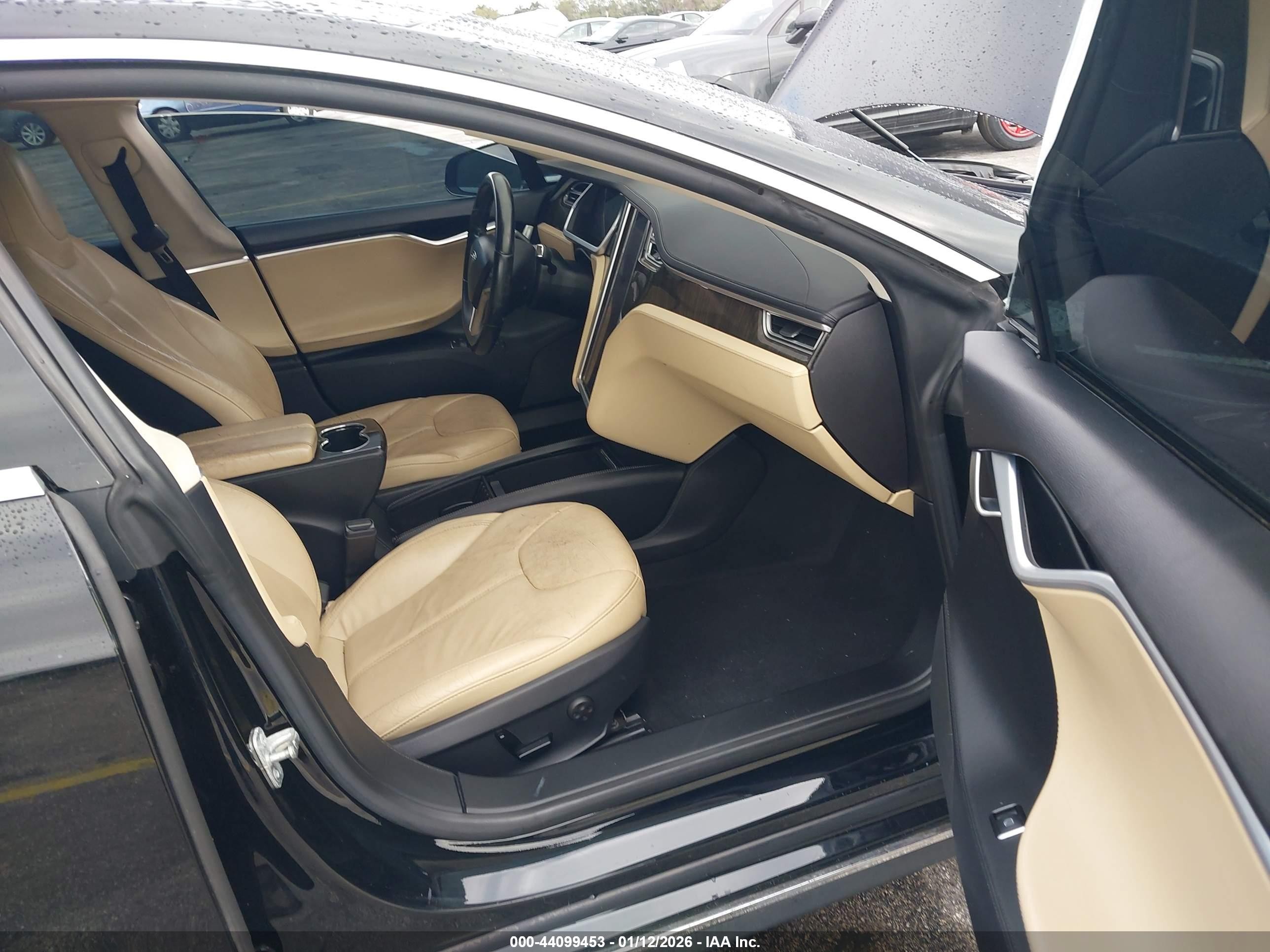 2013 Tesla Model S   Black vin: 5YJSA1DN0DFP12081