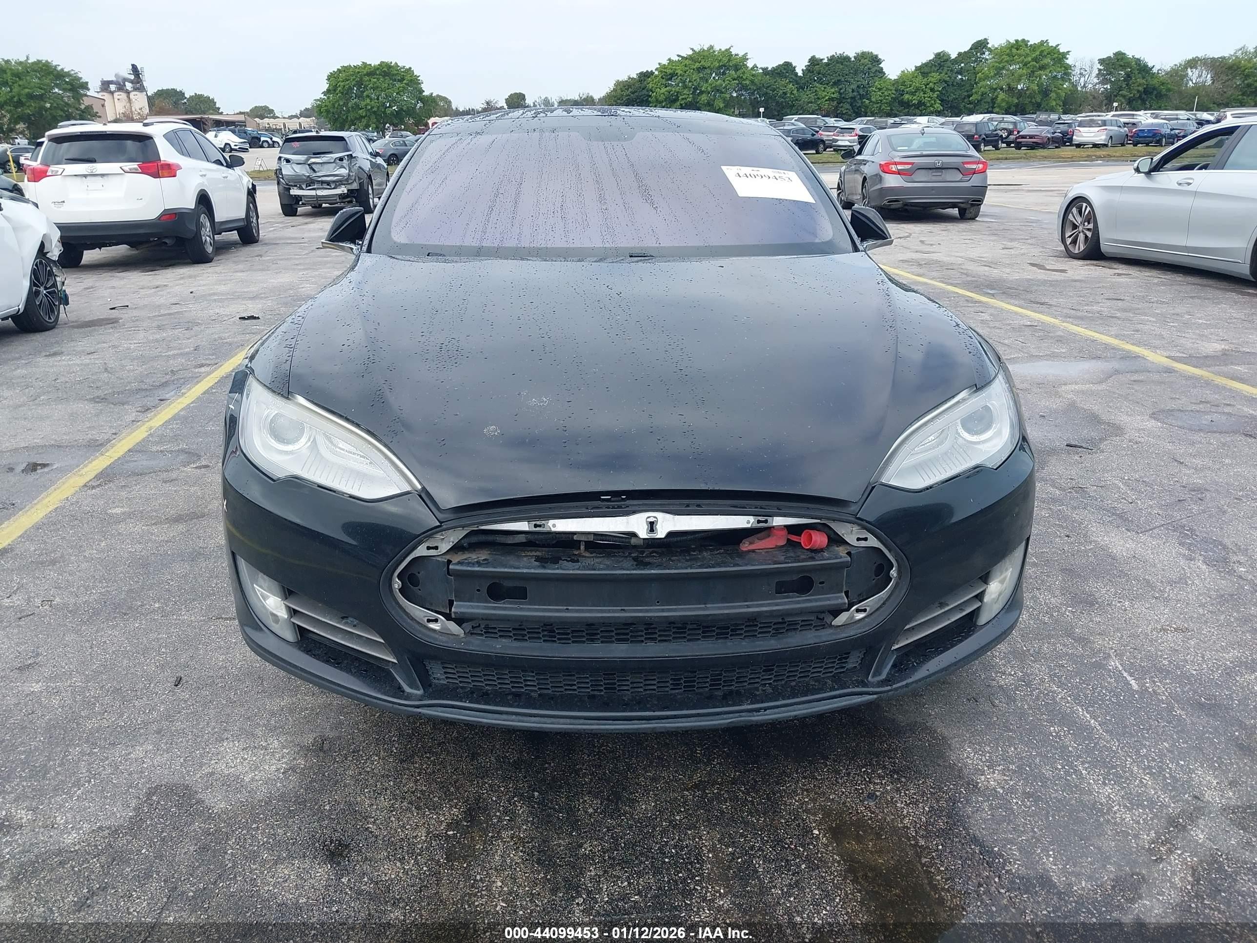 2013 Tesla Model S   Black vin: 5YJSA1DN0DFP12081