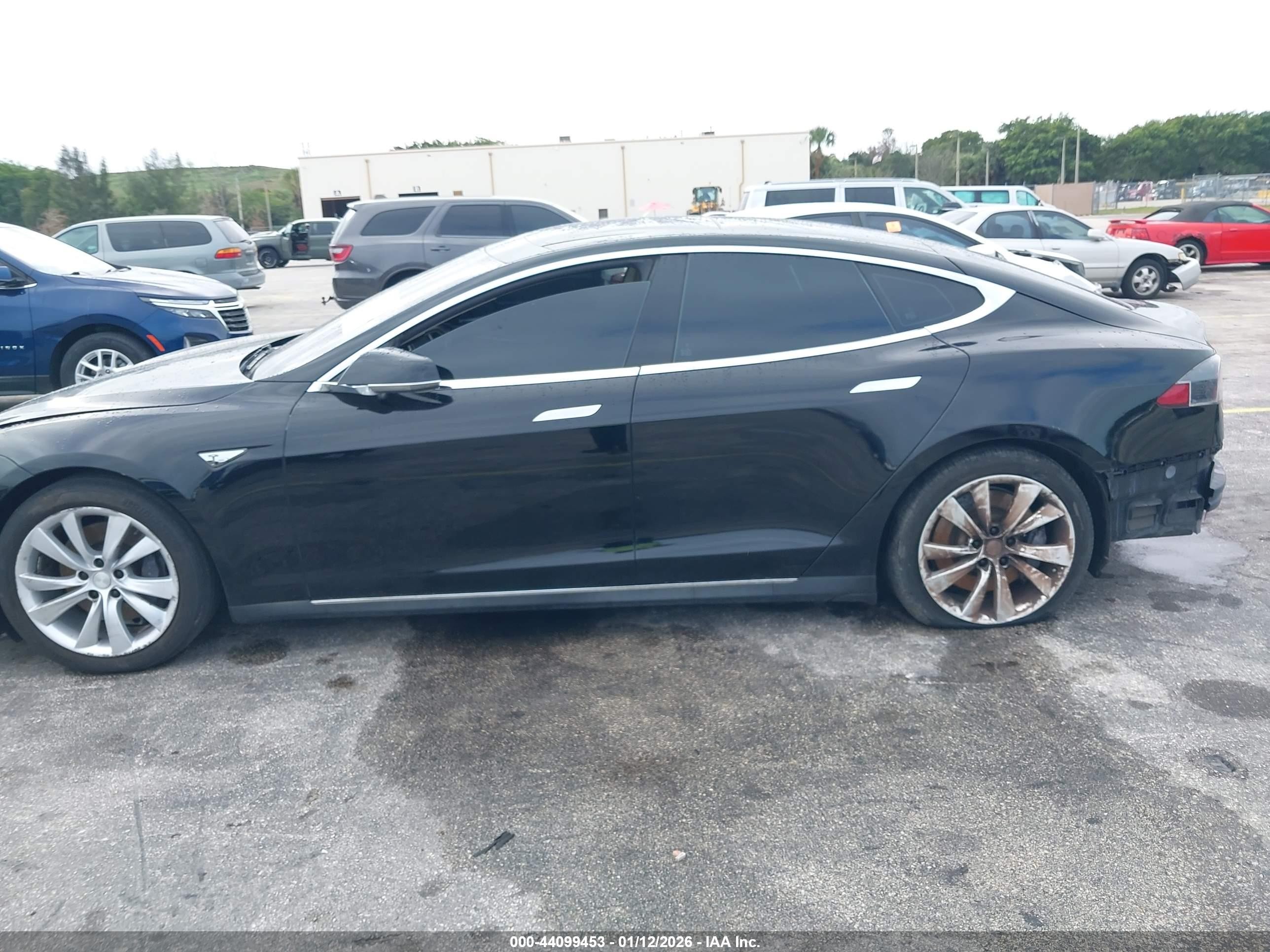 2013 Tesla Model S   Black vin: 5YJSA1DN0DFP12081
