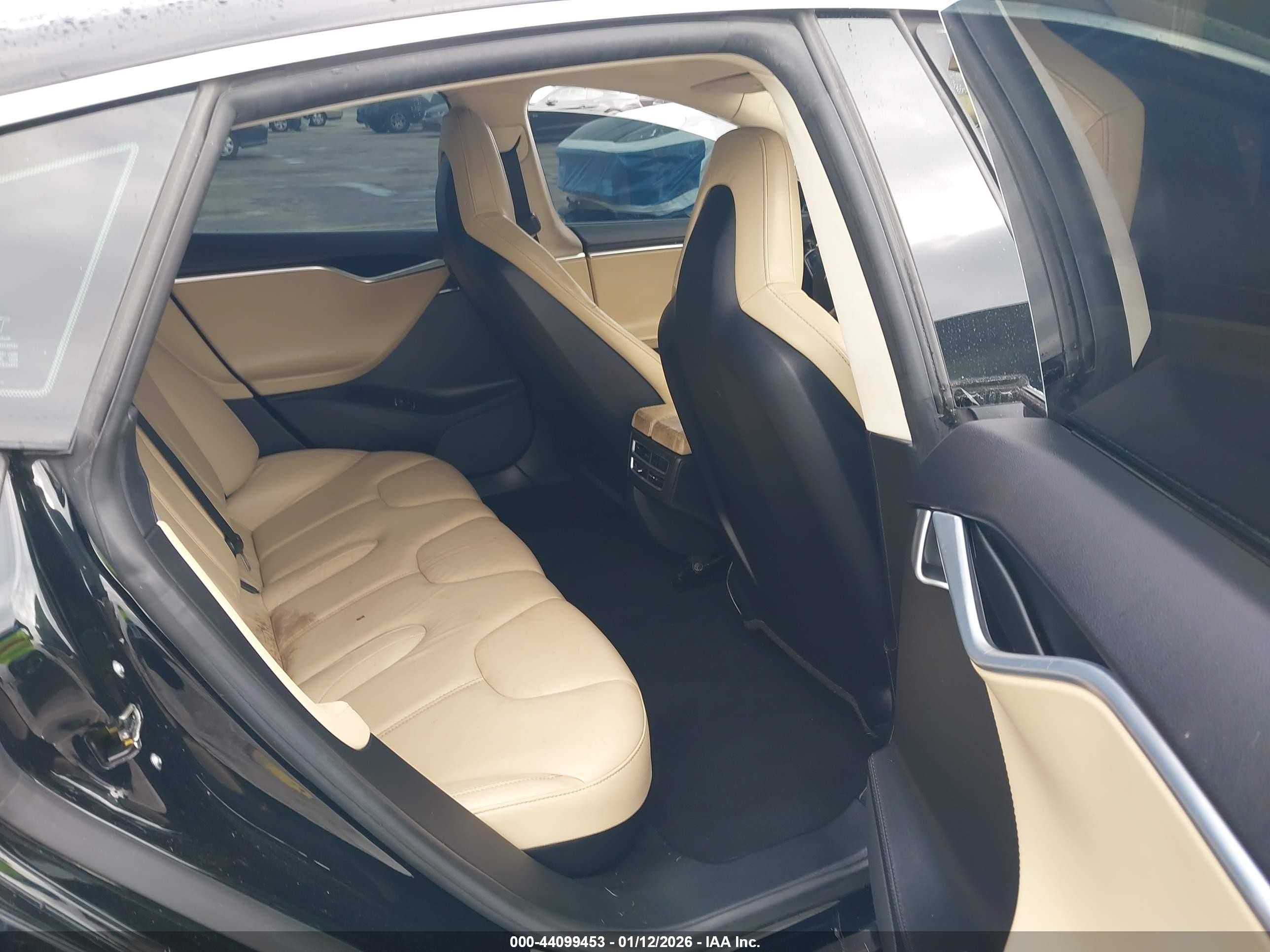 2013 Tesla Model S   Black vin: 5YJSA1DN0DFP12081