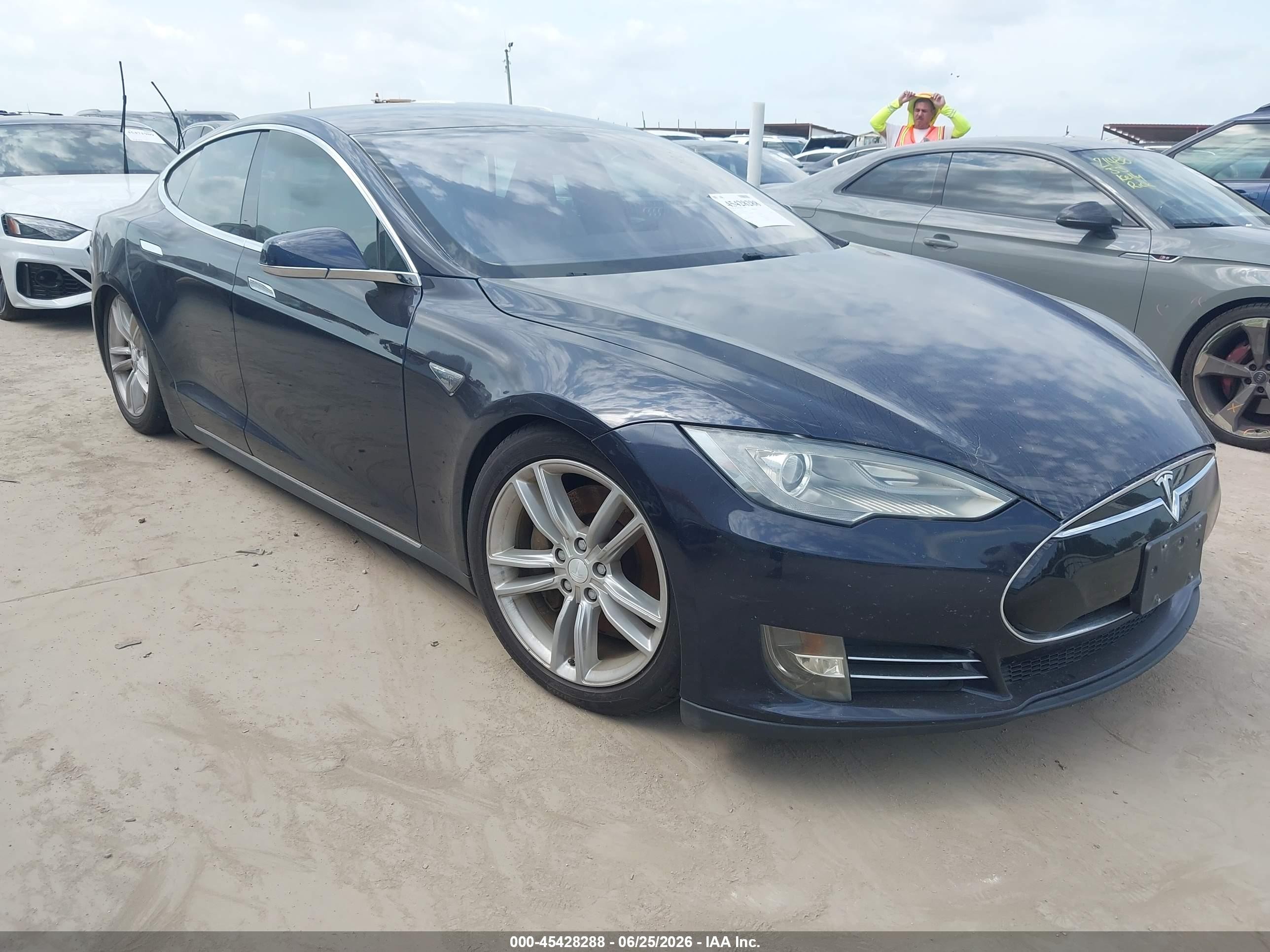 2013 Tesla Model S   Blue vin: 5YJSA1DN4DFP19986