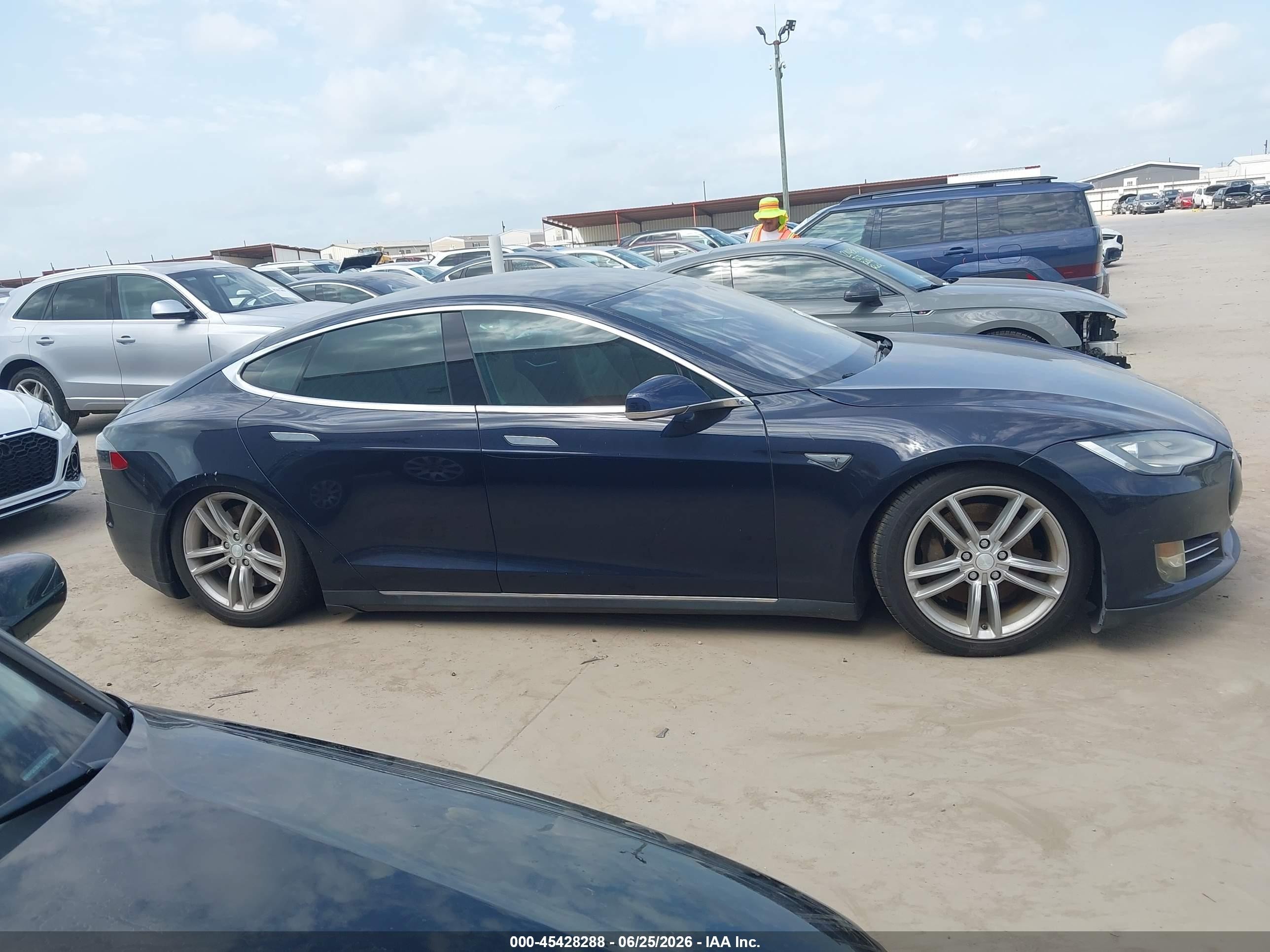 2013 Tesla Model S   Blue vin: 5YJSA1DN4DFP19986