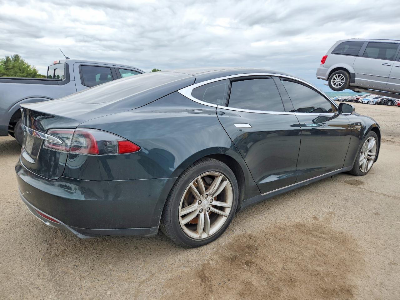 2013 Tesla Model S Green vin: 5YJSA1DN5DFP06115
